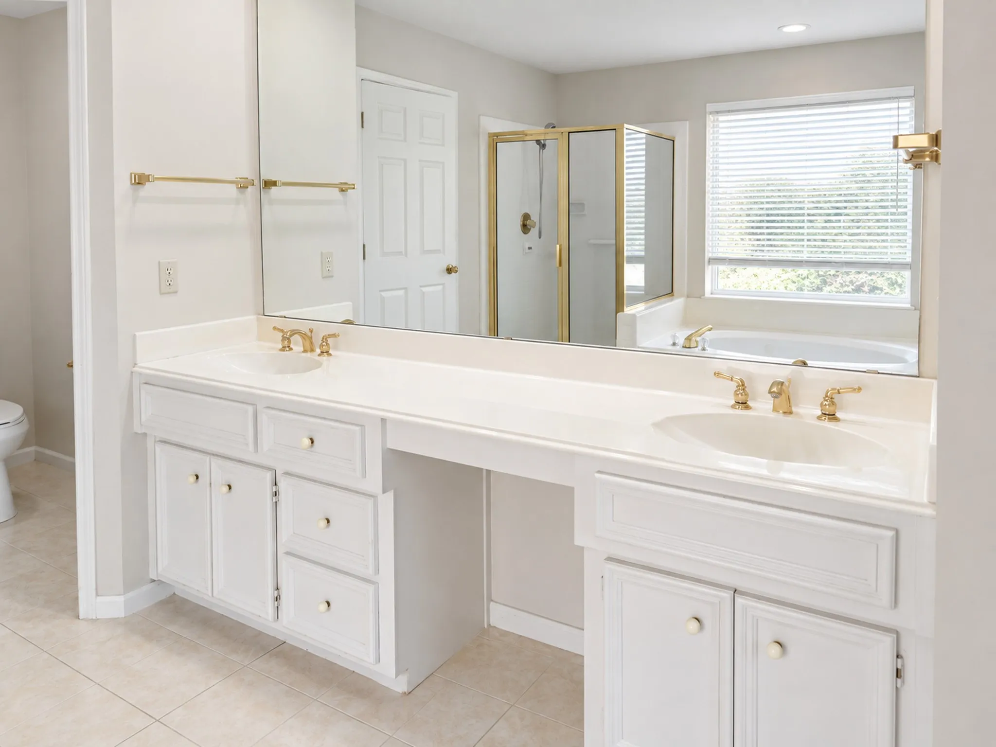 Single Family Residence For Sale in Dallas County , 2417 Fulton Drive, Garland, Texas 75044, 4 Bedroom, 3 Bathroom, 2 Garage spaces, 3,390 Sqft, built in 1987, mls#21401627, Real Estate Agent in Garland, Homes For Sale in Dallas county, Homes For Sale in Garland, Realtor in Garland Texas, Real Estate Brokerage Independent Realty Texas, Luminita Cordes Realtor