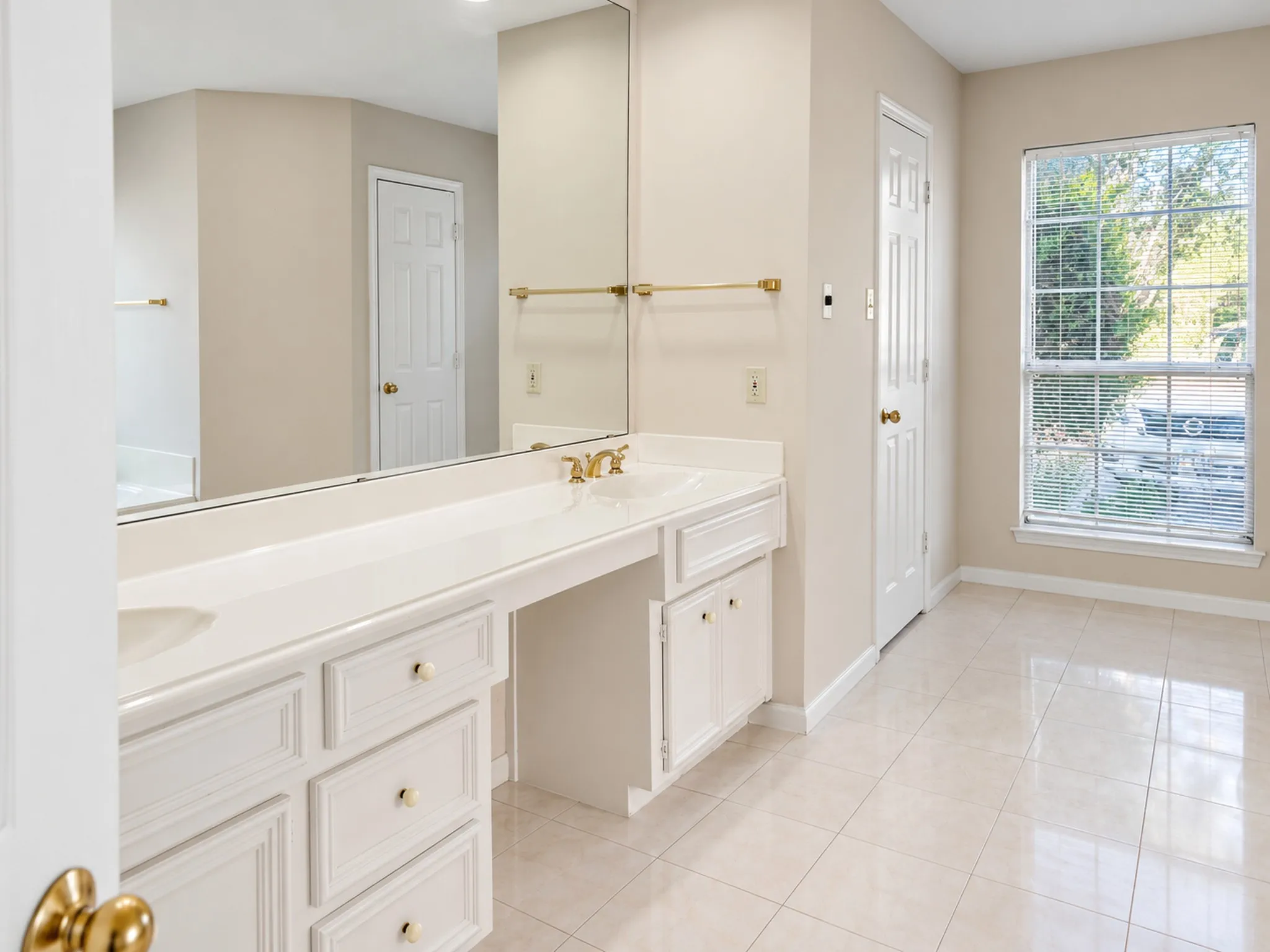 Single Family Residence For Sale in Dallas County , 2417 Fulton Drive, Garland, Texas 75044, 4 Bedroom, 3 Bathroom, 2 Garage spaces, 3,390 Sqft, built in 1987, mls#21401627, Real Estate Agent in Garland, Homes For Sale in Dallas county, Homes For Sale in Garland, Realtor in Garland Texas, Real Estate Brokerage Independent Realty Texas, Luminita Cordes Realtor