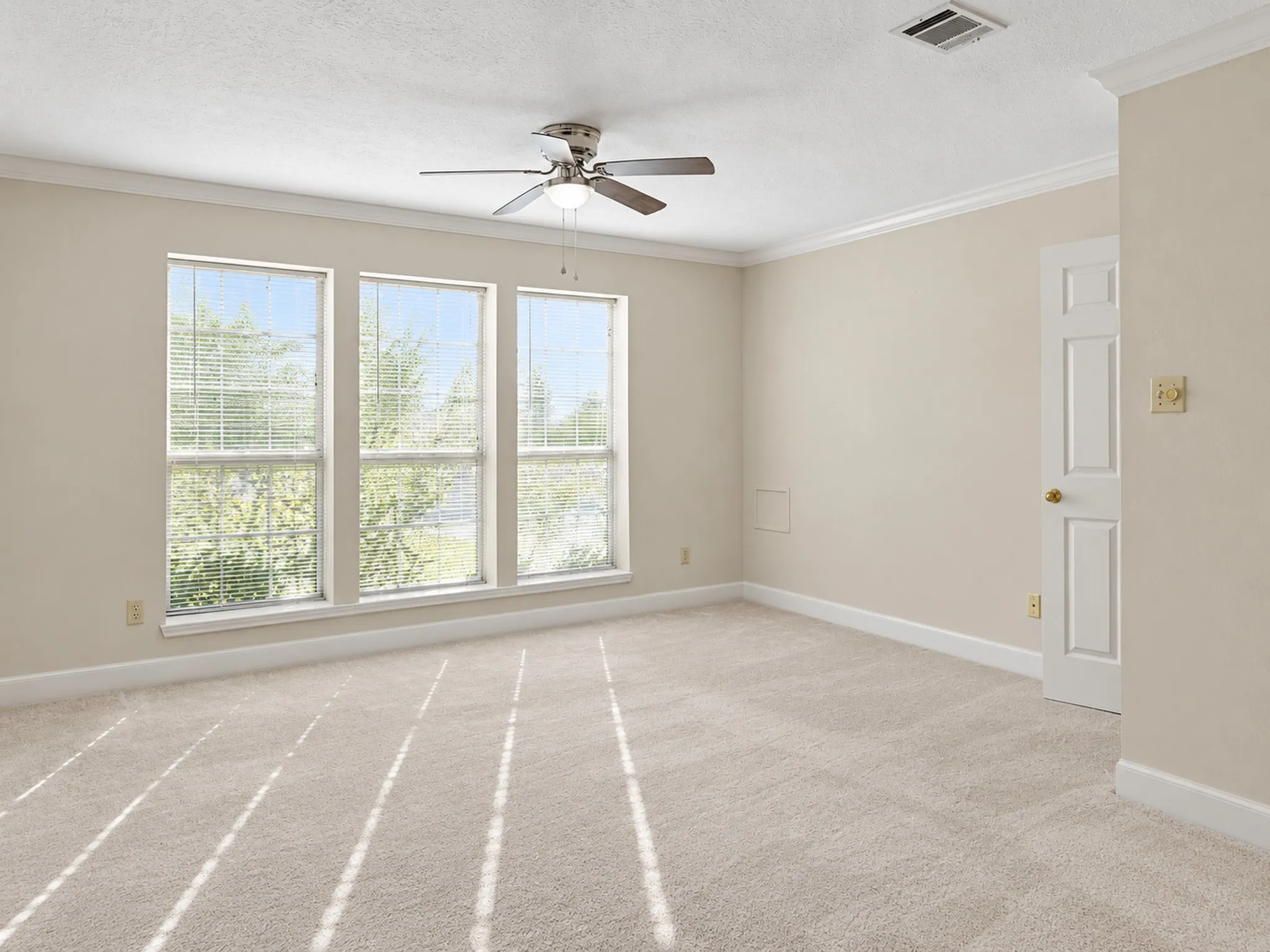 Single Family Residence For Sale in Dallas County , 2417 Fulton Drive, Garland, Texas 75044, 4 Bedroom, 3 Bathroom, 2 Garage spaces, 3,390 Sqft, built in 1987, mls#21401627, Real Estate Agent in Garland, Homes For Sale in Dallas county, Homes For Sale in Garland, Realtor in Garland Texas, Real Estate Brokerage Independent Realty Texas, Luminita Cordes Realtor