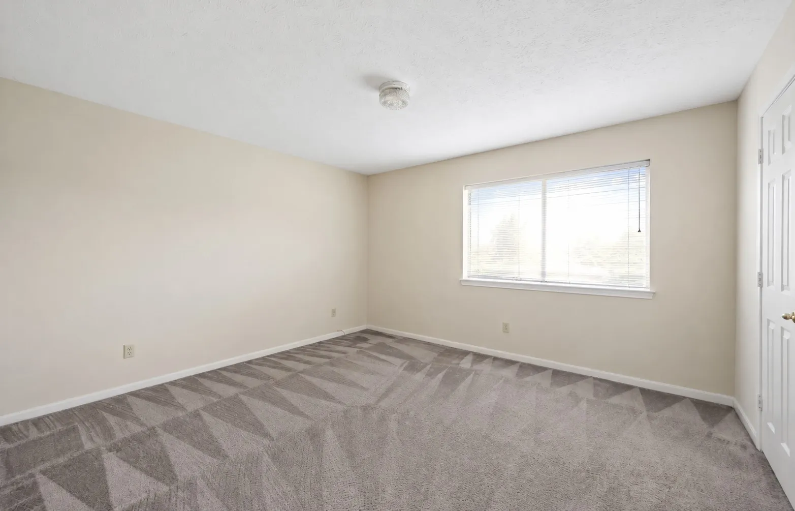 Single Family Residence For Sale in Dallas County , 2417 Fulton Drive, Garland, Texas 75044, 4 Bedroom, 3 Bathroom, 2 Garage spaces, 3,390 Sqft, built in 1987, mls#21401627, Real Estate Agent in Garland, Homes For Sale in Dallas county, Homes For Sale in Garland, Realtor in Garland Texas, Real Estate Brokerage Independent Realty Texas, Luminita Cordes Realtor