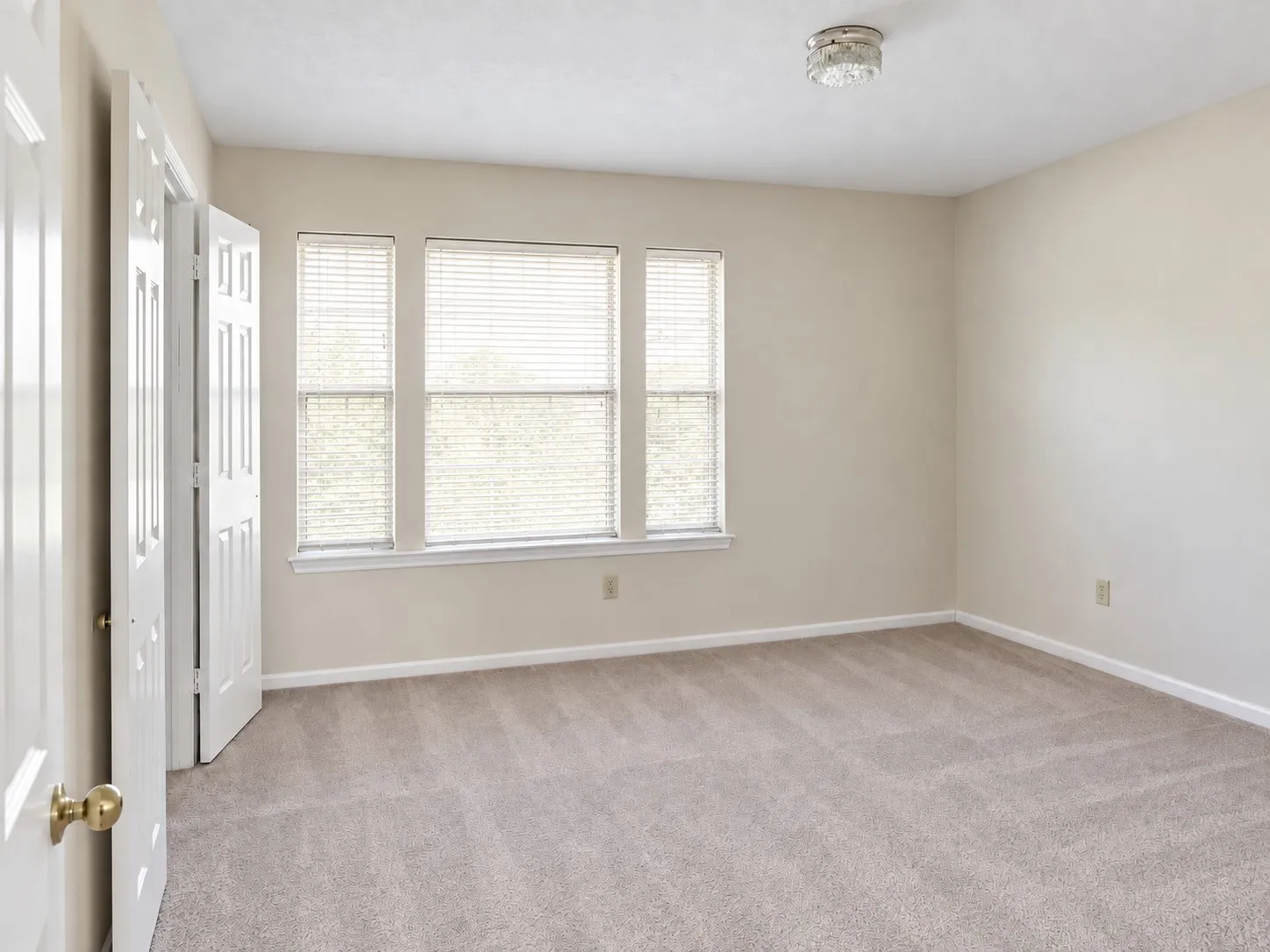 Single Family Residence For Sale in Dallas County , 2417 Fulton Drive, Garland, Texas 75044, 4 Bedroom, 3 Bathroom, 2 Garage spaces, 3,390 Sqft, built in 1987, mls#21401627, Real Estate Agent in Garland, Homes For Sale in Dallas county, Homes For Sale in Garland, Realtor in Garland Texas, Real Estate Brokerage Independent Realty Texas, Luminita Cordes Realtor