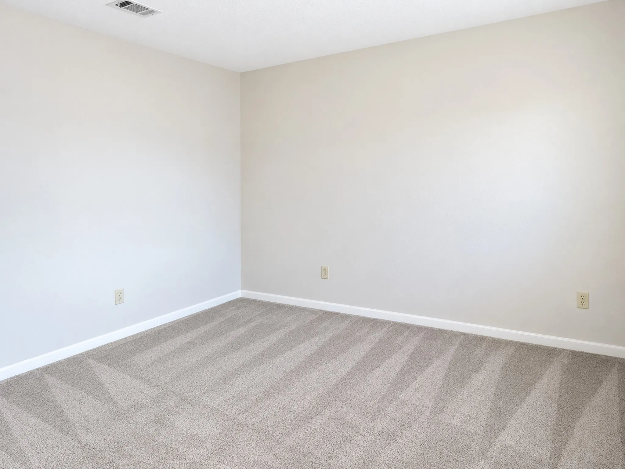 Single Family Residence For Sale in Dallas County , 2417 Fulton Drive, Garland, Texas 75044, 4 Bedroom, 3 Bathroom, 2 Garage spaces, 3,390 Sqft, built in 1987, mls#21401627, Real Estate Agent in Garland, Homes For Sale in Dallas county, Homes For Sale in Garland, Realtor in Garland Texas, Real Estate Brokerage Independent Realty Texas, Luminita Cordes Realtor