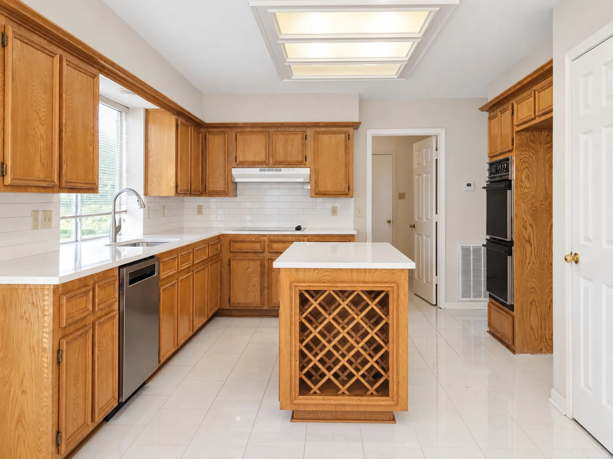 Single Family Residence For Sale in Dallas County , 2417 Fulton Drive, Garland, Texas 75044, 4 Bedroom, 3 Bathroom, 2 Garage spaces, 3,390 Sqft, built in 1987, mls#21401627, Real Estate Agent in Garland, Homes For Sale in Dallas county, Homes For Sale in Garland, Realtor in Garland Texas, Real Estate Brokerage Independent Realty Texas, Luminita Cordes Realtor