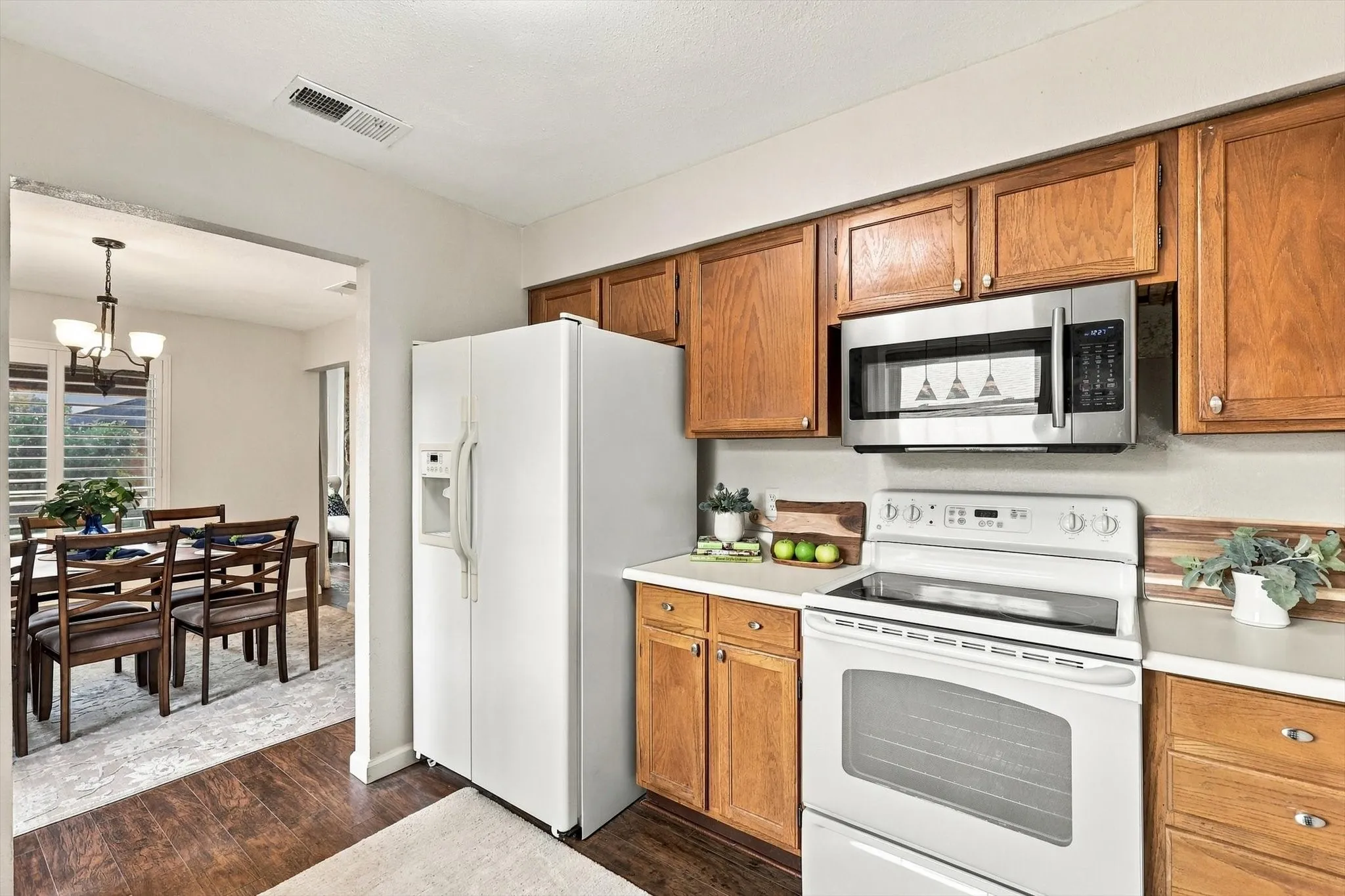 Single Family Residence For Sale in Tarrant County , 3713 Dexter Avenue, Fort Worth, Texas 76107, 3 Bedroom, 2 Bathroom, Garage spaces, 1,440 Sqft, built in 1978, mls#21401423, Real Estate Agent in Fort Worth, Homes For Sale in Tarrant county, Homes For Sale in Fort Worth, Realtor in Fort Worth Texas, Real Estate Brokerage Independent Realty Texas, Luminita Cordes Realtor