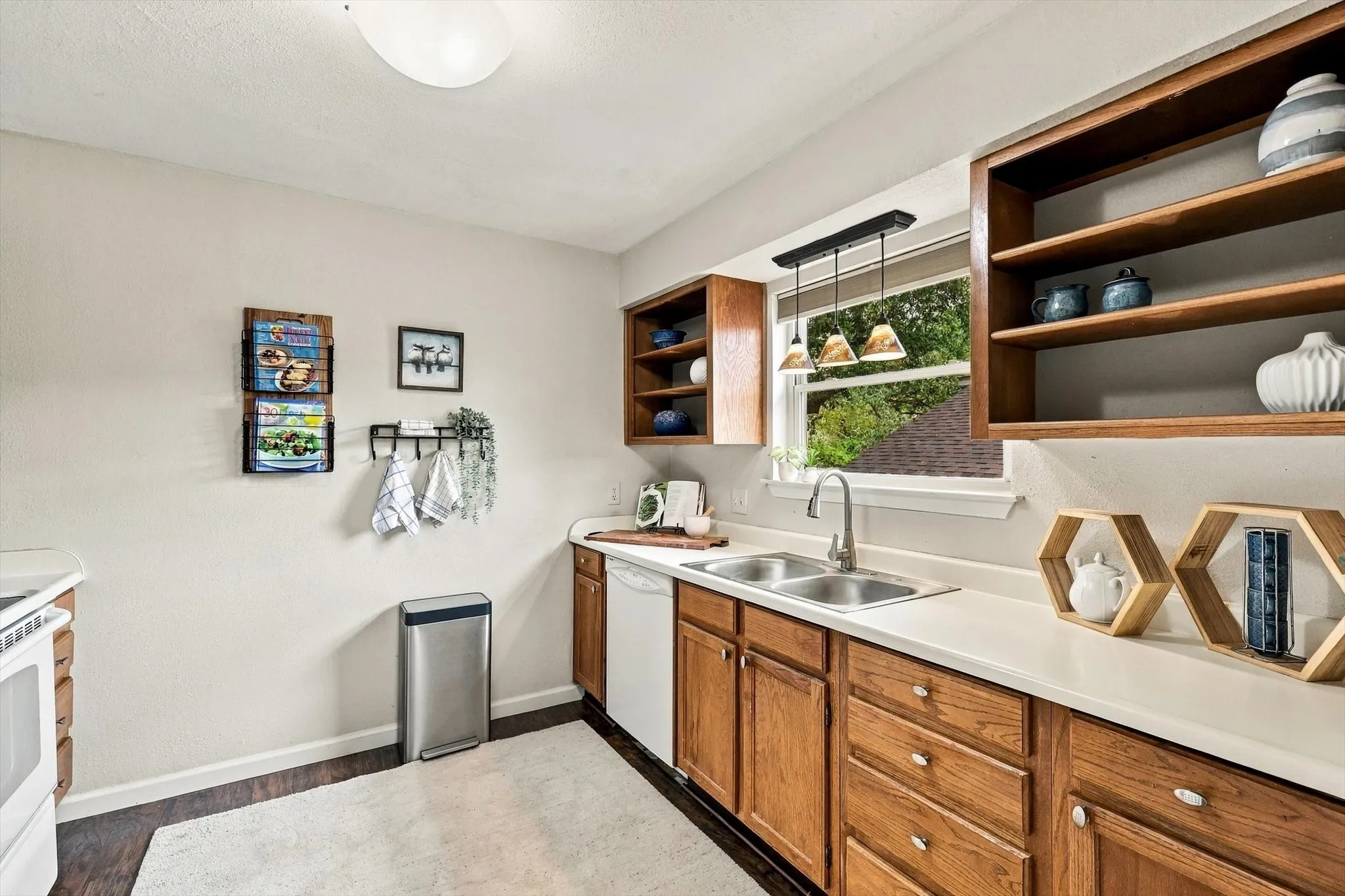 Single Family Residence For Sale in Tarrant County , 3713 Dexter Avenue, Fort Worth, Texas 76107, 3 Bedroom, 2 Bathroom, Garage spaces, 1,440 Sqft, built in 1978, mls#21401423, Real Estate Agent in Fort Worth, Homes For Sale in Tarrant county, Homes For Sale in Fort Worth, Realtor in Fort Worth Texas, Real Estate Brokerage Independent Realty Texas, Luminita Cordes Realtor
