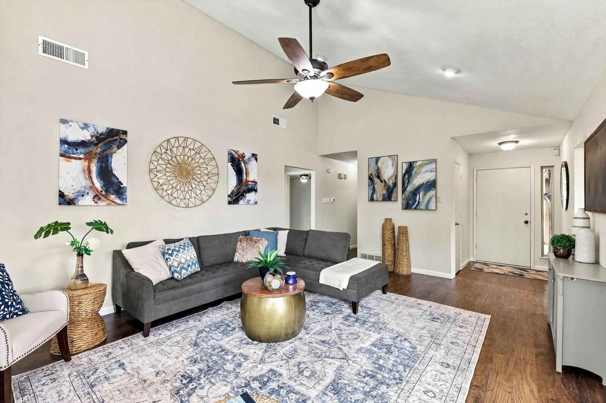 Single Family Residence For Sale in Tarrant County , 3713 Dexter Avenue, Fort Worth, Texas 76107, 3 Bedroom, 2 Bathroom, Garage spaces, 1,440 Sqft, built in 1978, mls#21401423, Real Estate Agent in Fort Worth, Homes For Sale in Tarrant county, Homes For Sale in Fort Worth, Realtor in Fort Worth Texas, Real Estate Brokerage Independent Realty Texas, Luminita Cordes Realtor