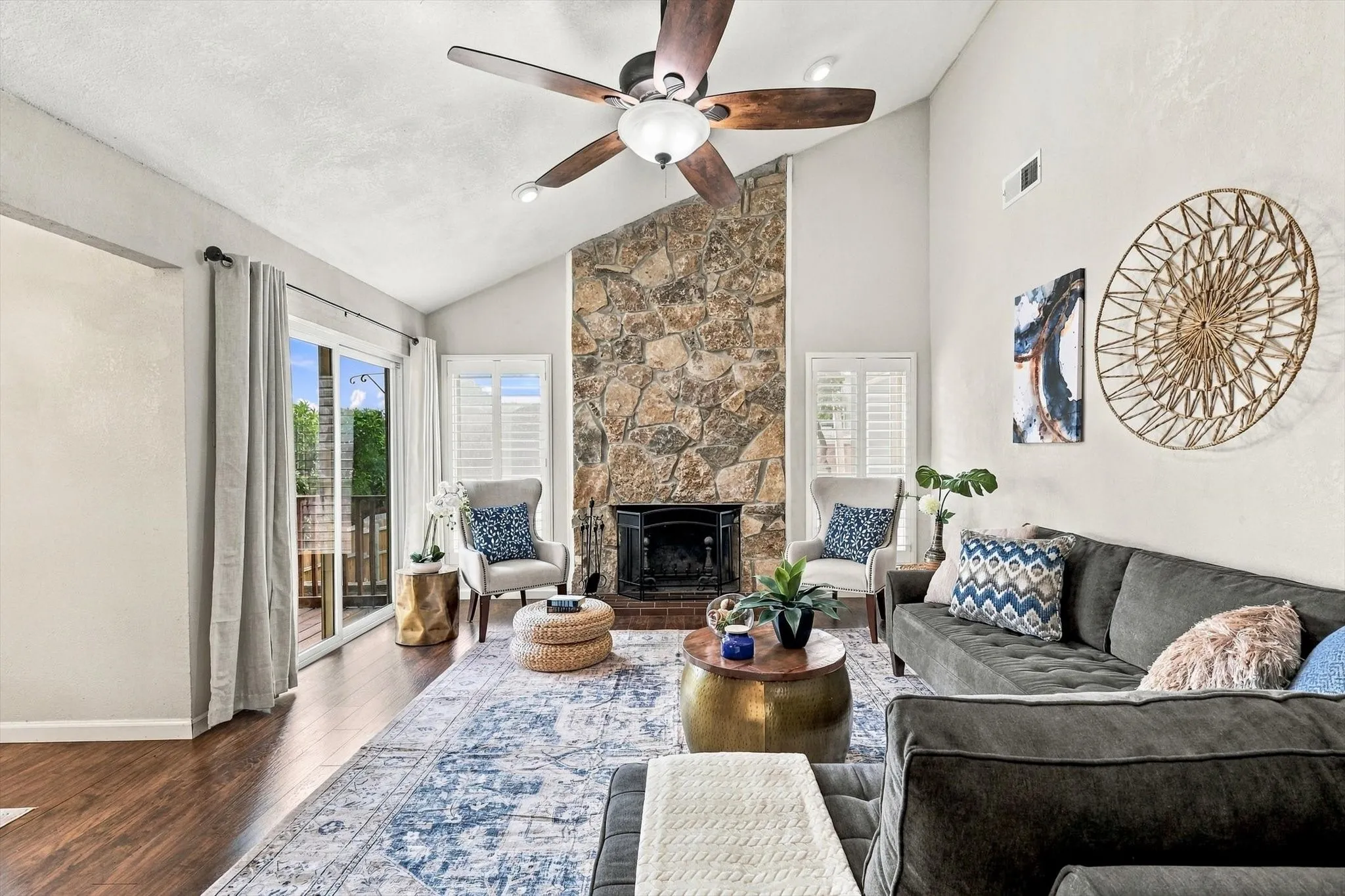 Single Family Residence For Sale in Tarrant County , 3713 Dexter Avenue, Fort Worth, Texas 76107, 3 Bedroom, 2 Bathroom, Garage spaces, 1,440 Sqft, built in 1978, mls#21401423, Real Estate Agent in Fort Worth, Homes For Sale in Tarrant county, Homes For Sale in Fort Worth, Realtor in Fort Worth Texas, Real Estate Brokerage Independent Realty Texas, Luminita Cordes Realtor