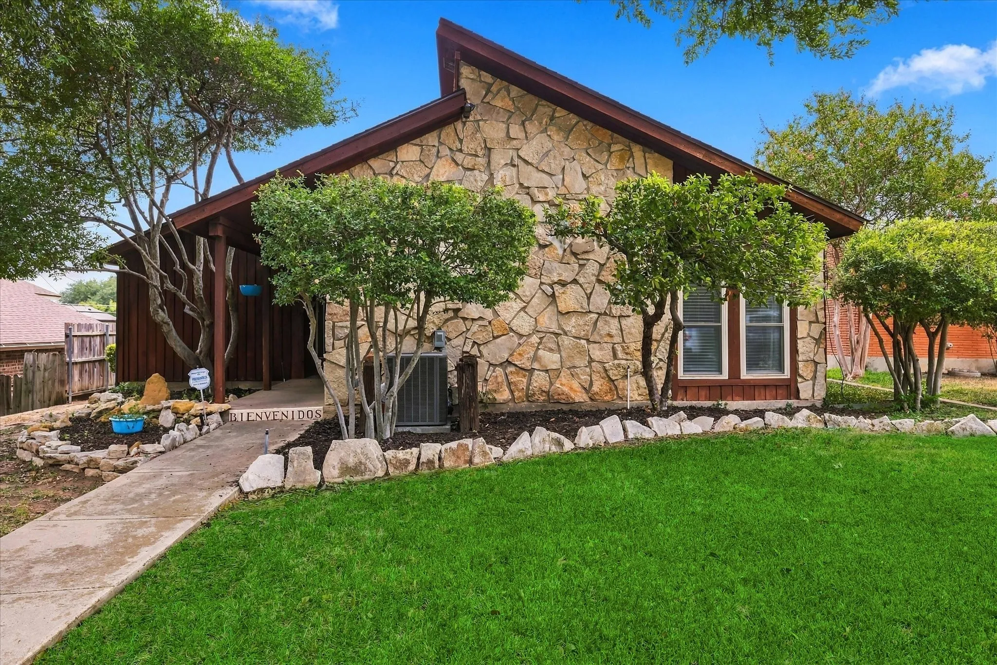 Single Family Residence For Sale in Tarrant County , 3713 Dexter Avenue, Fort Worth, Texas 76107, 3 Bedroom, 2 Bathroom, Garage spaces, 1,440 Sqft, built in 1978, mls#21401423, Real Estate Agent in Fort Worth, Homes For Sale in Tarrant county, Homes For Sale in Fort Worth, Realtor in Fort Worth Texas, Real Estate Brokerage Independent Realty Texas, Luminita Cordes Realtor
