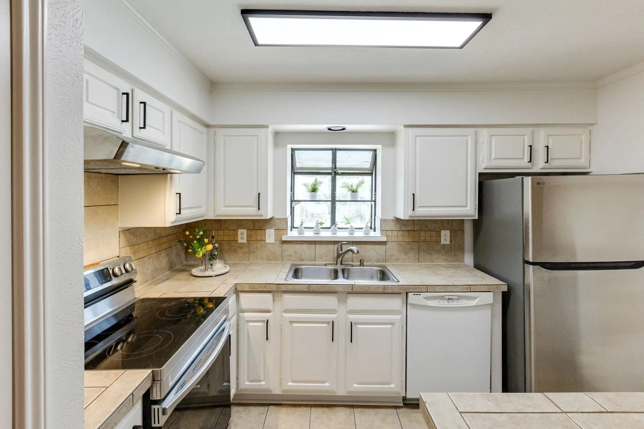 Condominium For Sale in Dallas County , 15221 Berry Trail 304, Dallas, Texas 75248, 2 Bedroom, 2 Bathroom, Garage spaces, 1,052 Sqft, built in 1981, mls#21401661, Real Estate Agent in Dallas, Homes For Sale in Dallas county, Homes For Sale in Dallas, Realtor in Dallas Texas, Real Estate Brokerage Independent Realty Texas, Luminita Cordes Realtor