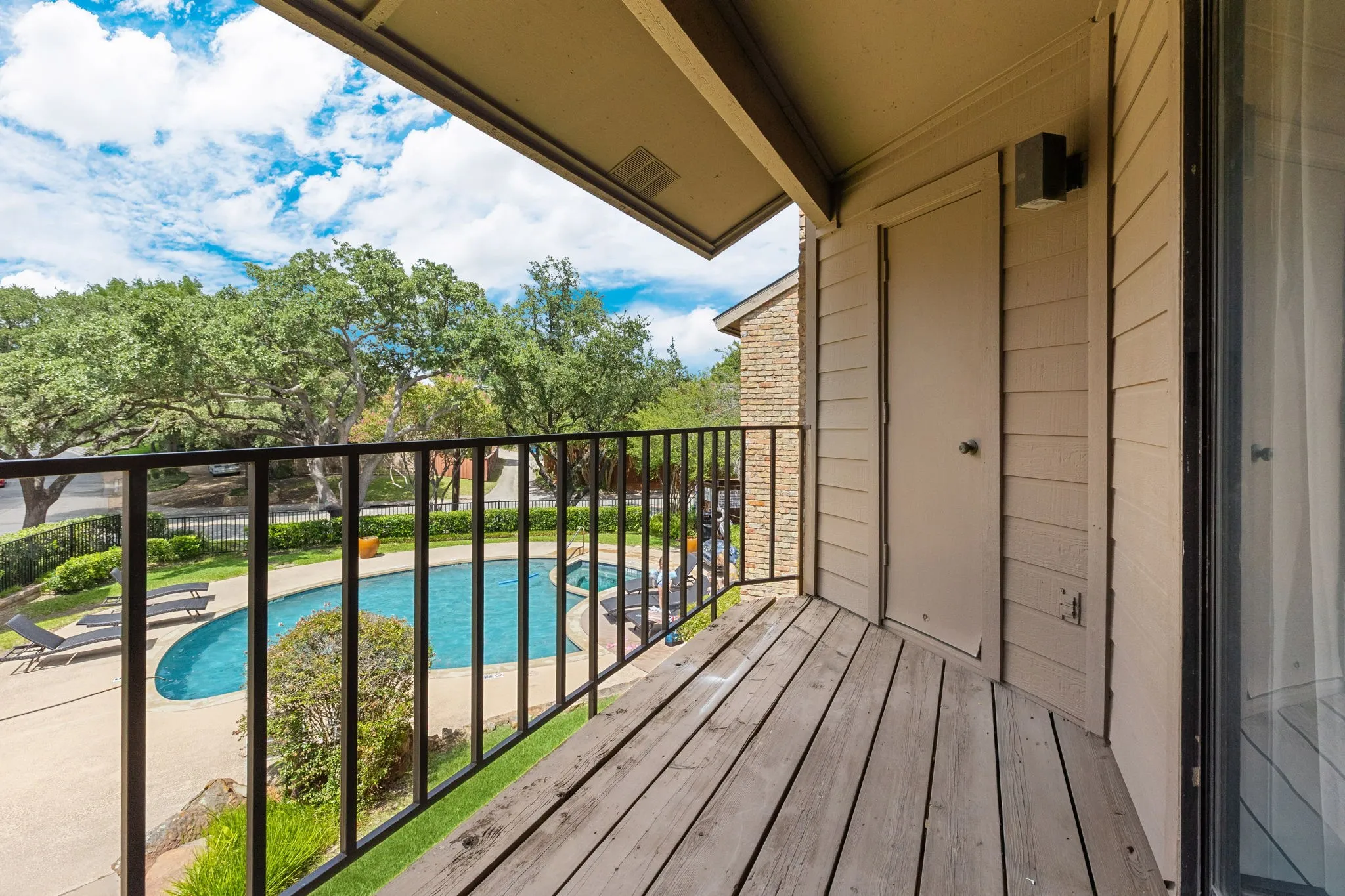 Condominium For Sale in Dallas County , 15221 Berry Trail 304, Dallas, Texas 75248, 2 Bedroom, 2 Bathroom, Garage spaces, 1,052 Sqft, built in 1981, mls#21401661, Real Estate Agent in Dallas, Homes For Sale in Dallas county, Homes For Sale in Dallas, Realtor in Dallas Texas, Real Estate Brokerage Independent Realty Texas, Luminita Cordes Realtor