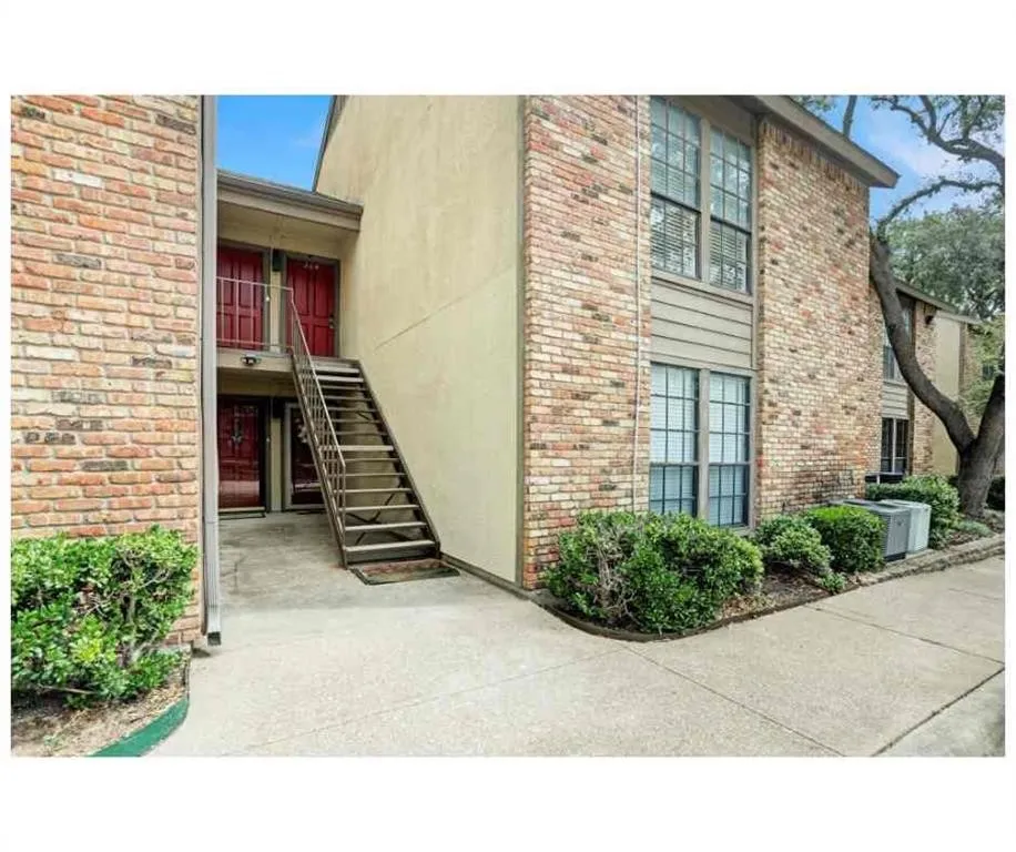 Condominium For Sale in Dallas County , 15221 Berry Trail 304, Dallas, Texas 75248, 2 Bedroom, 2 Bathroom, Garage spaces, 1,052 Sqft, built in 1981, mls#21401661, Real Estate Agent in Dallas, Homes For Sale in Dallas county, Homes For Sale in Dallas, Realtor in Dallas Texas, Real Estate Brokerage Independent Realty Texas, Luminita Cordes Realtor