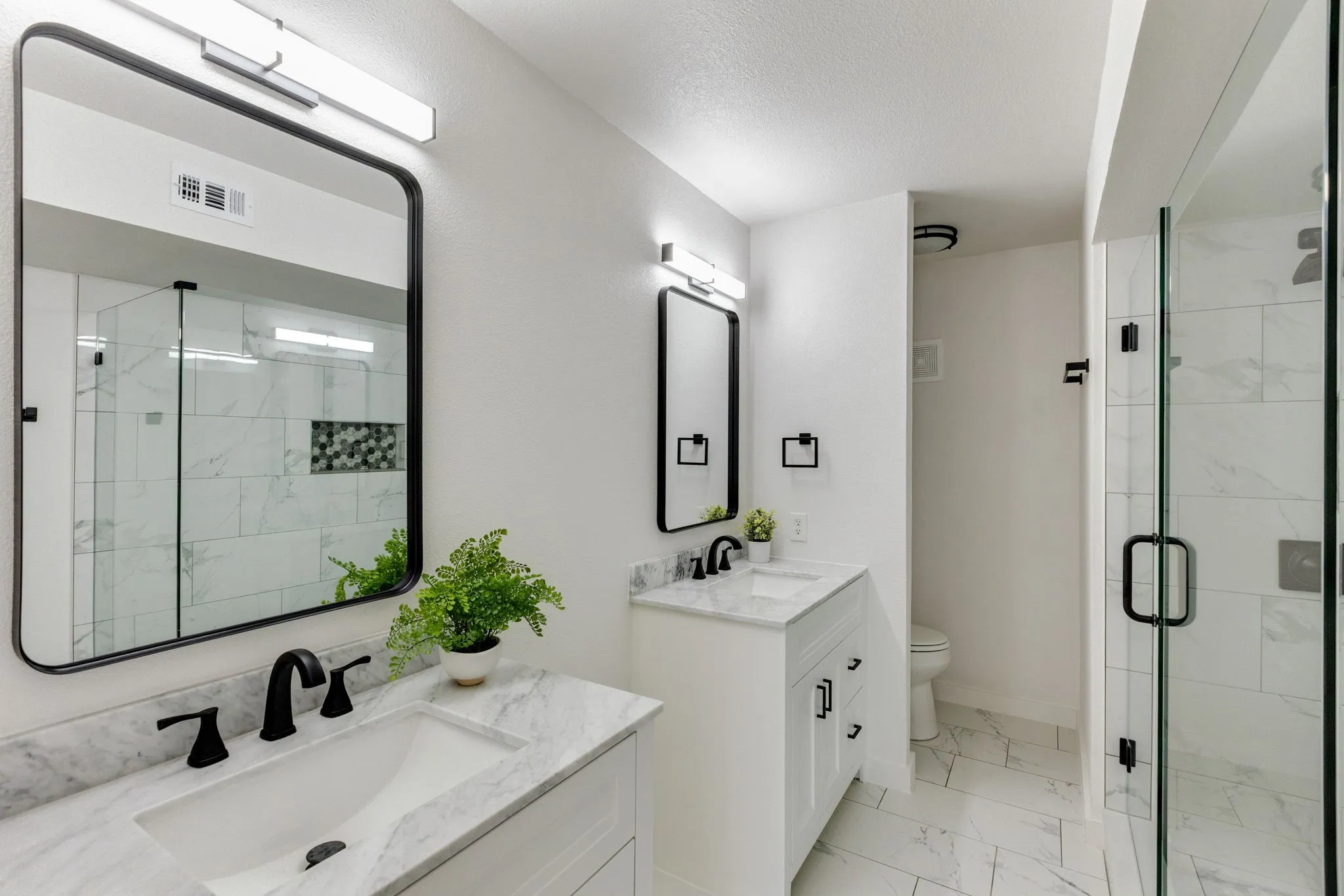Condominium For Sale in Dallas County , 15221 Berry Trail 304, Dallas, Texas 75248, 2 Bedroom, 2 Bathroom, Garage spaces, 1,052 Sqft, built in 1981, mls#21401661, Real Estate Agent in Dallas, Homes For Sale in Dallas county, Homes For Sale in Dallas, Realtor in Dallas Texas, Real Estate Brokerage Independent Realty Texas, Luminita Cordes Realtor