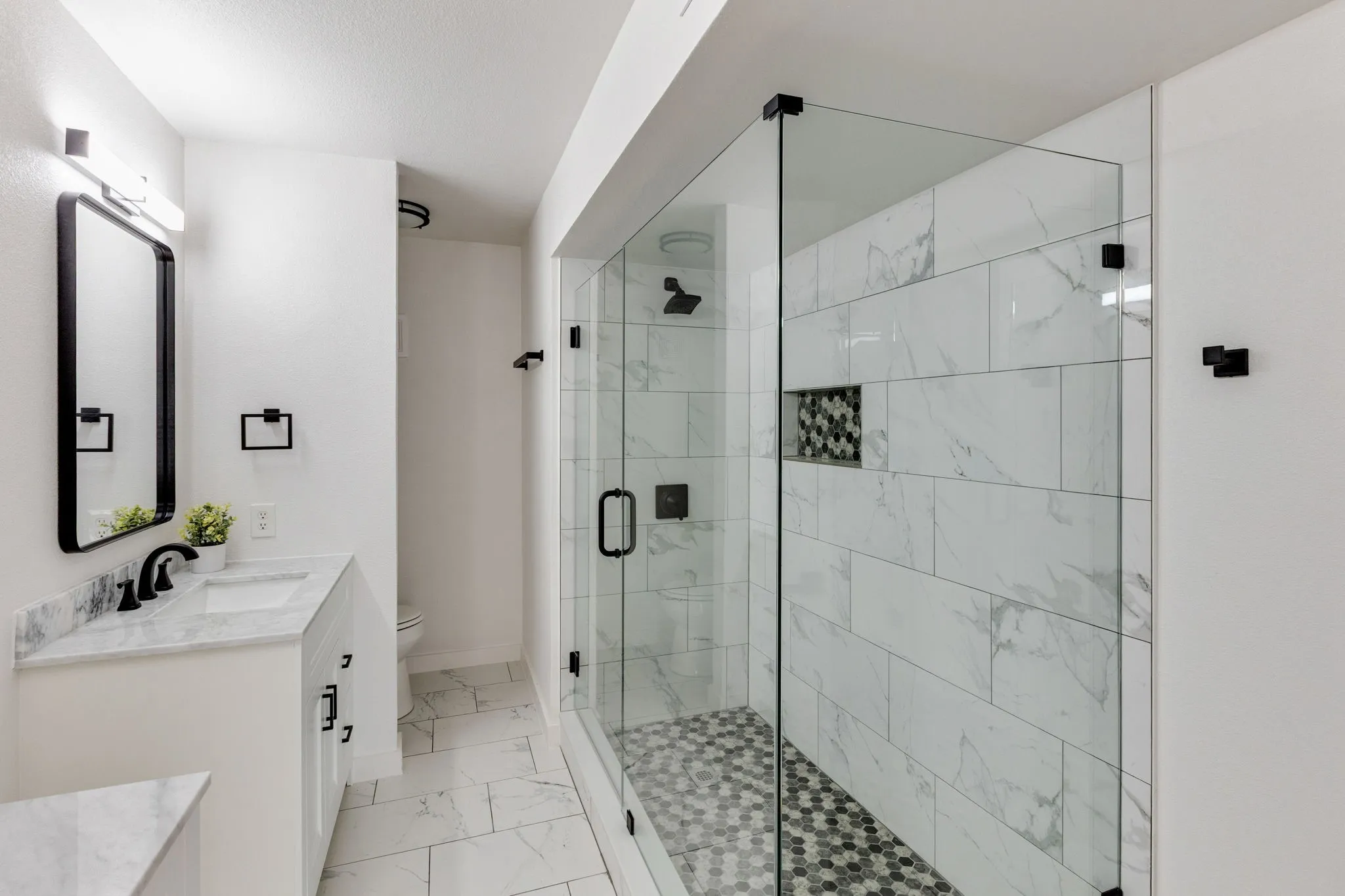 Condominium For Sale in Dallas County , 15221 Berry Trail 304, Dallas, Texas 75248, 2 Bedroom, 2 Bathroom, Garage spaces, 1,052 Sqft, built in 1981, mls#21401661, Real Estate Agent in Dallas, Homes For Sale in Dallas county, Homes For Sale in Dallas, Realtor in Dallas Texas, Real Estate Brokerage Independent Realty Texas, Luminita Cordes Realtor