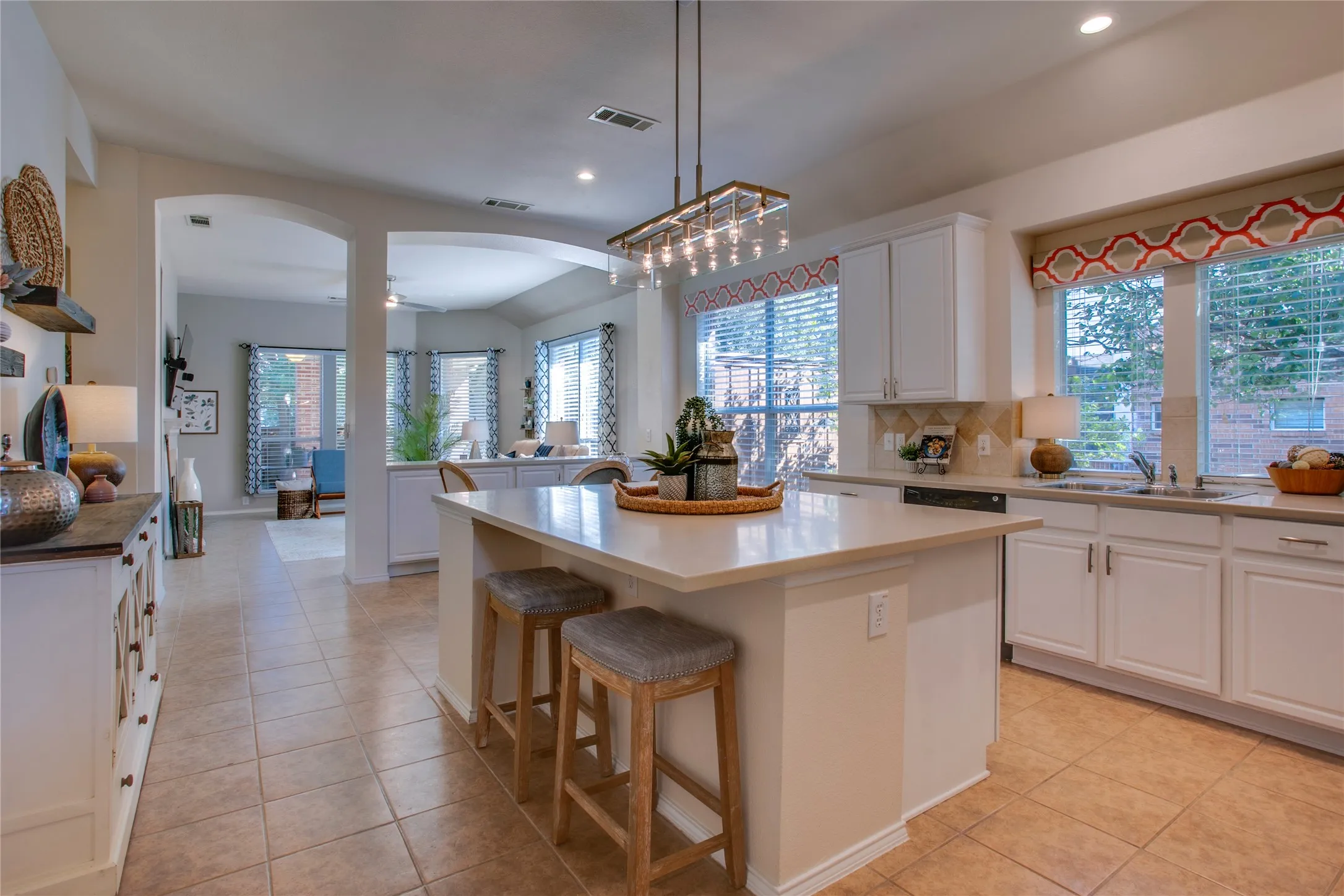Single Family Residence For Sale in Rockwall County , 724 Vallejo Drive, Rockwall, Texas 75087, 3 Bedroom, 2 Bathroom, 2 Garage spaces, 1,931 Sqft, built in 2005, mls#21400547, Real Estate Agent in Rockwall, Homes For Sale in Rockwall county, Homes For Sale in Rockwall, Realtor in Rockwall Texas, Real Estate Brokerage Independent Realty Texas, Luminita Cordes Realtor