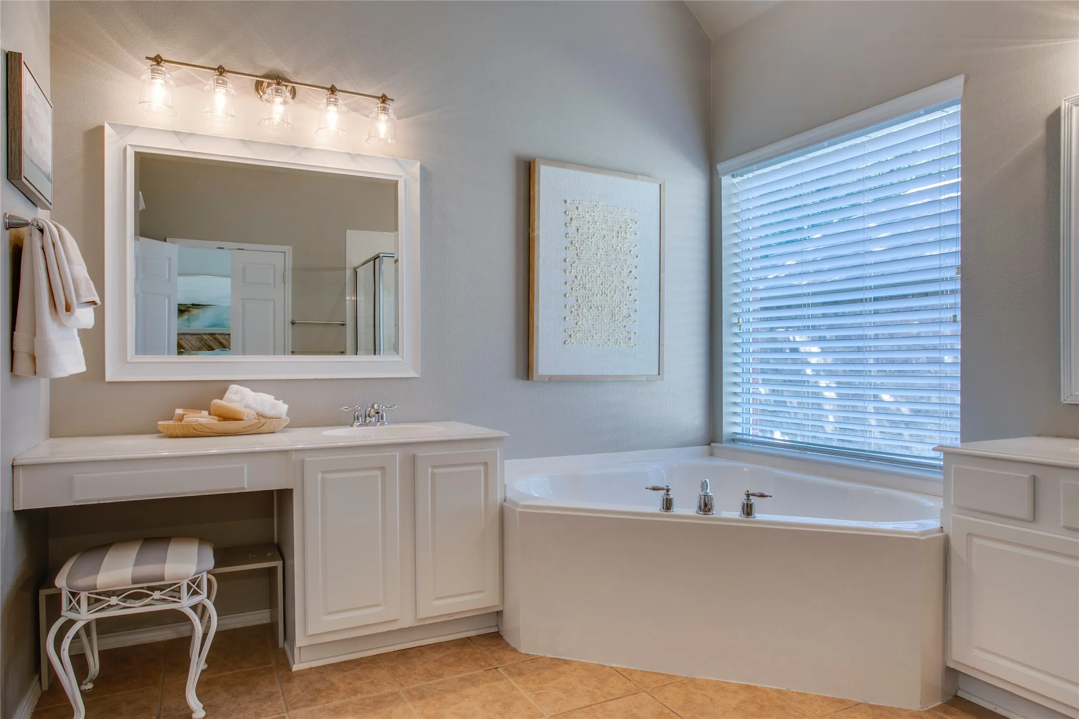 Single Family Residence For Sale in Rockwall County , 724 Vallejo Drive, Rockwall, Texas 75087, 3 Bedroom, 2 Bathroom, 2 Garage spaces, 1,931 Sqft, built in 2005, mls#21400547, Real Estate Agent in Rockwall, Homes For Sale in Rockwall county, Homes For Sale in Rockwall, Realtor in Rockwall Texas, Real Estate Brokerage Independent Realty Texas, Luminita Cordes Realtor