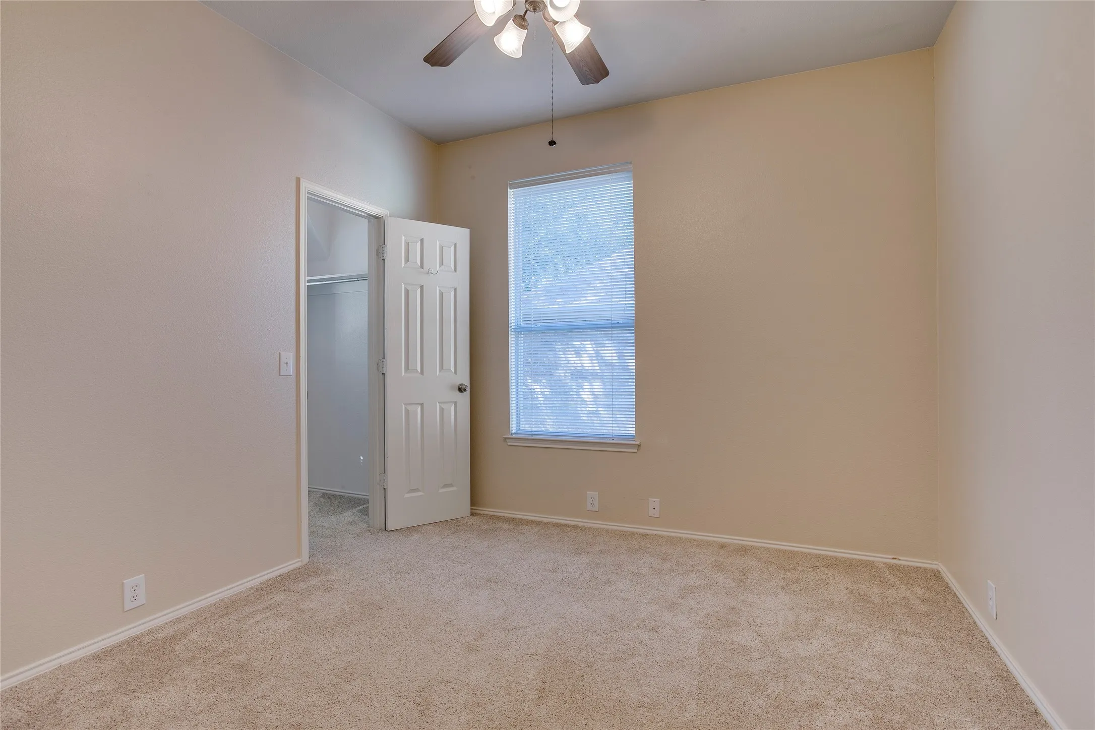 Single Family Residence For Sale in Rockwall County , 724 Vallejo Drive, Rockwall, Texas 75087, 3 Bedroom, 2 Bathroom, 2 Garage spaces, 1,931 Sqft, built in 2005, mls#21400547, Real Estate Agent in Rockwall, Homes For Sale in Rockwall county, Homes For Sale in Rockwall, Realtor in Rockwall Texas, Real Estate Brokerage Independent Realty Texas, Luminita Cordes Realtor