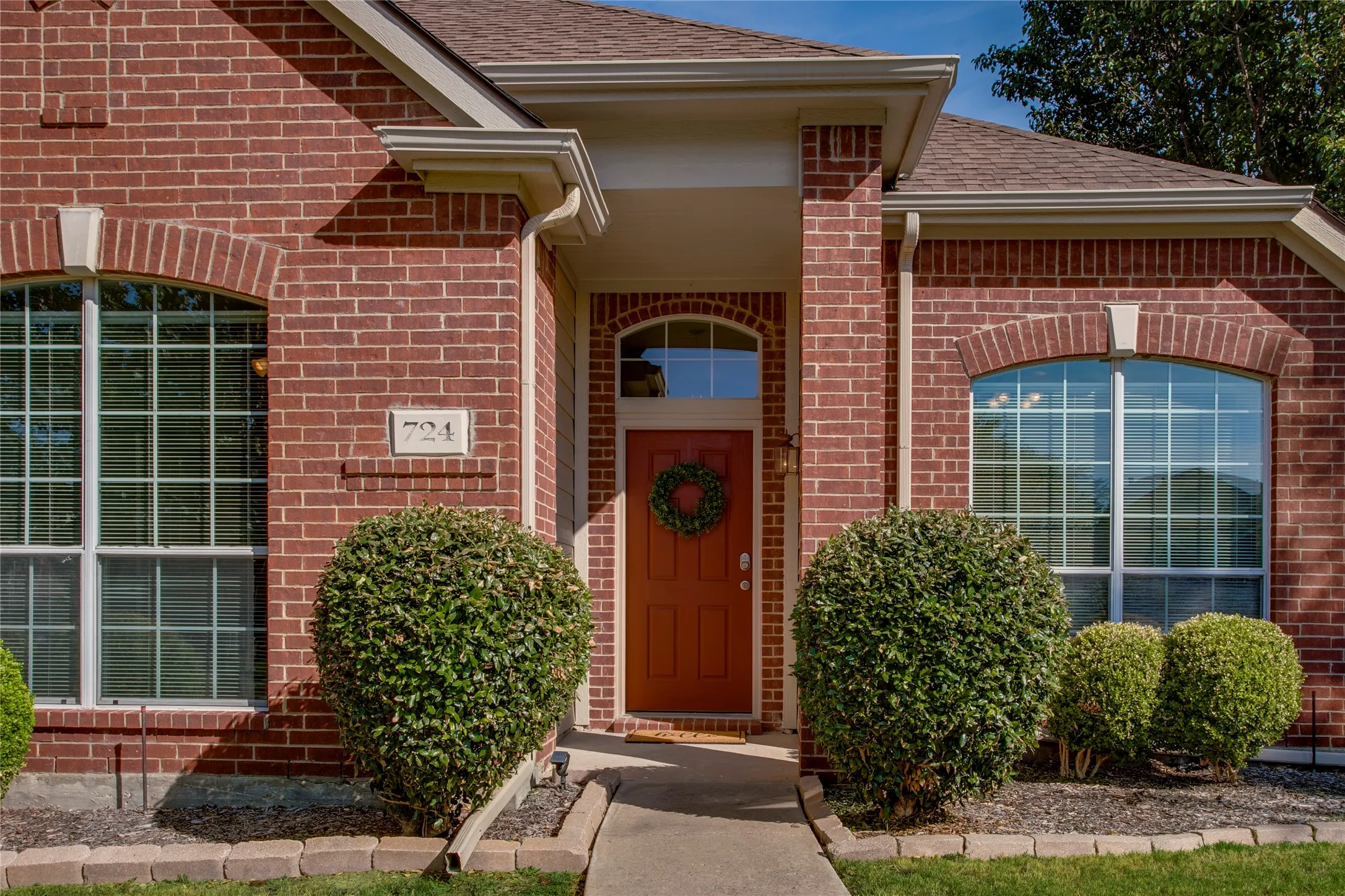 Single Family Residence For Sale in Rockwall County , 724 Vallejo Drive, Rockwall, Texas 75087, 3 Bedroom, 2 Bathroom, 2 Garage spaces, 1,931 Sqft, built in 2005, mls#21400547, Real Estate Agent in Rockwall, Homes For Sale in Rockwall county, Homes For Sale in Rockwall, Realtor in Rockwall Texas, Real Estate Brokerage Independent Realty Texas, Luminita Cordes Realtor