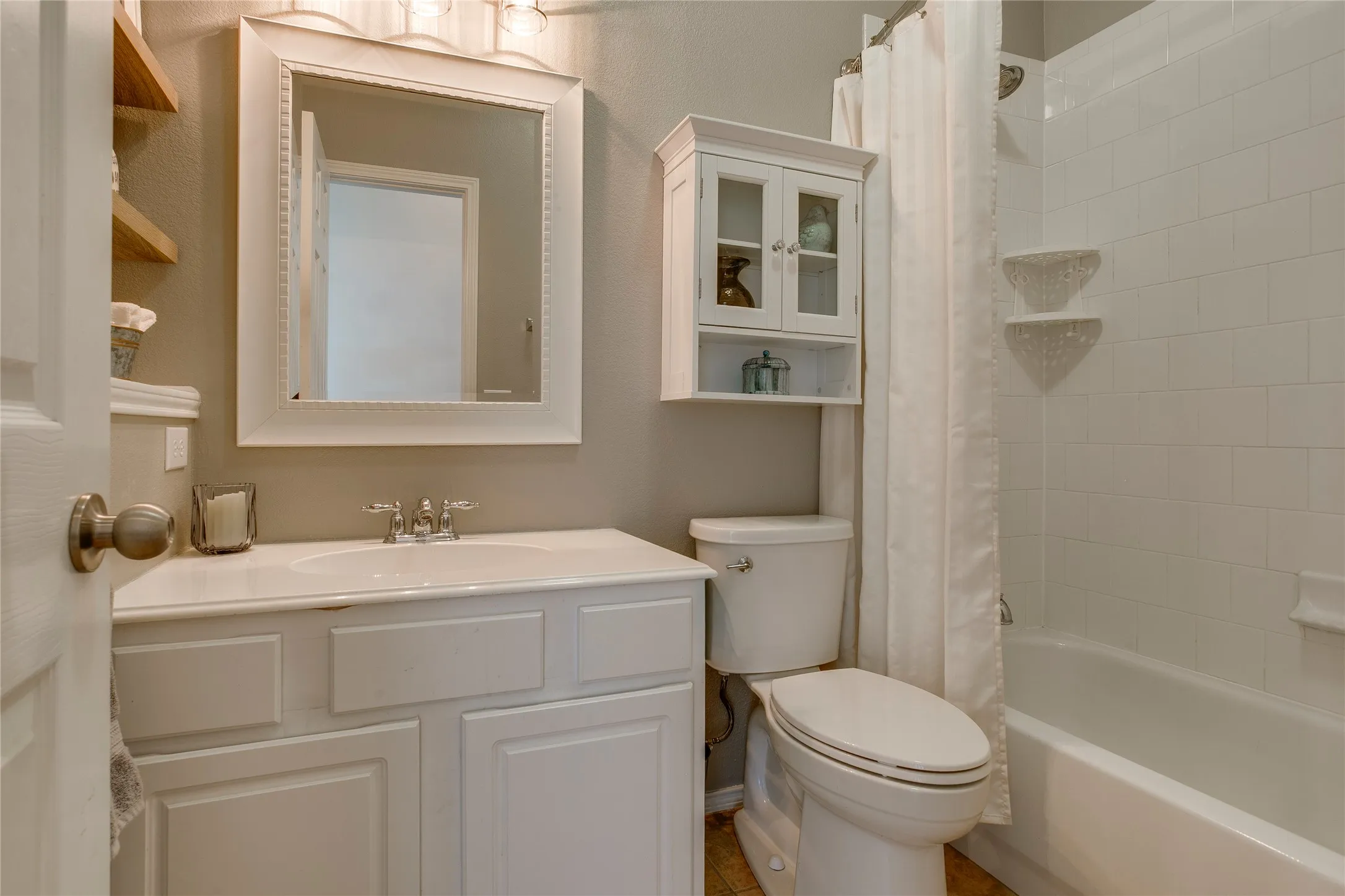 Single Family Residence For Sale in Rockwall County , 724 Vallejo Drive, Rockwall, Texas 75087, 3 Bedroom, 2 Bathroom, 2 Garage spaces, 1,931 Sqft, built in 2005, mls#21400547, Real Estate Agent in Rockwall, Homes For Sale in Rockwall county, Homes For Sale in Rockwall, Realtor in Rockwall Texas, Real Estate Brokerage Independent Realty Texas, Luminita Cordes Realtor