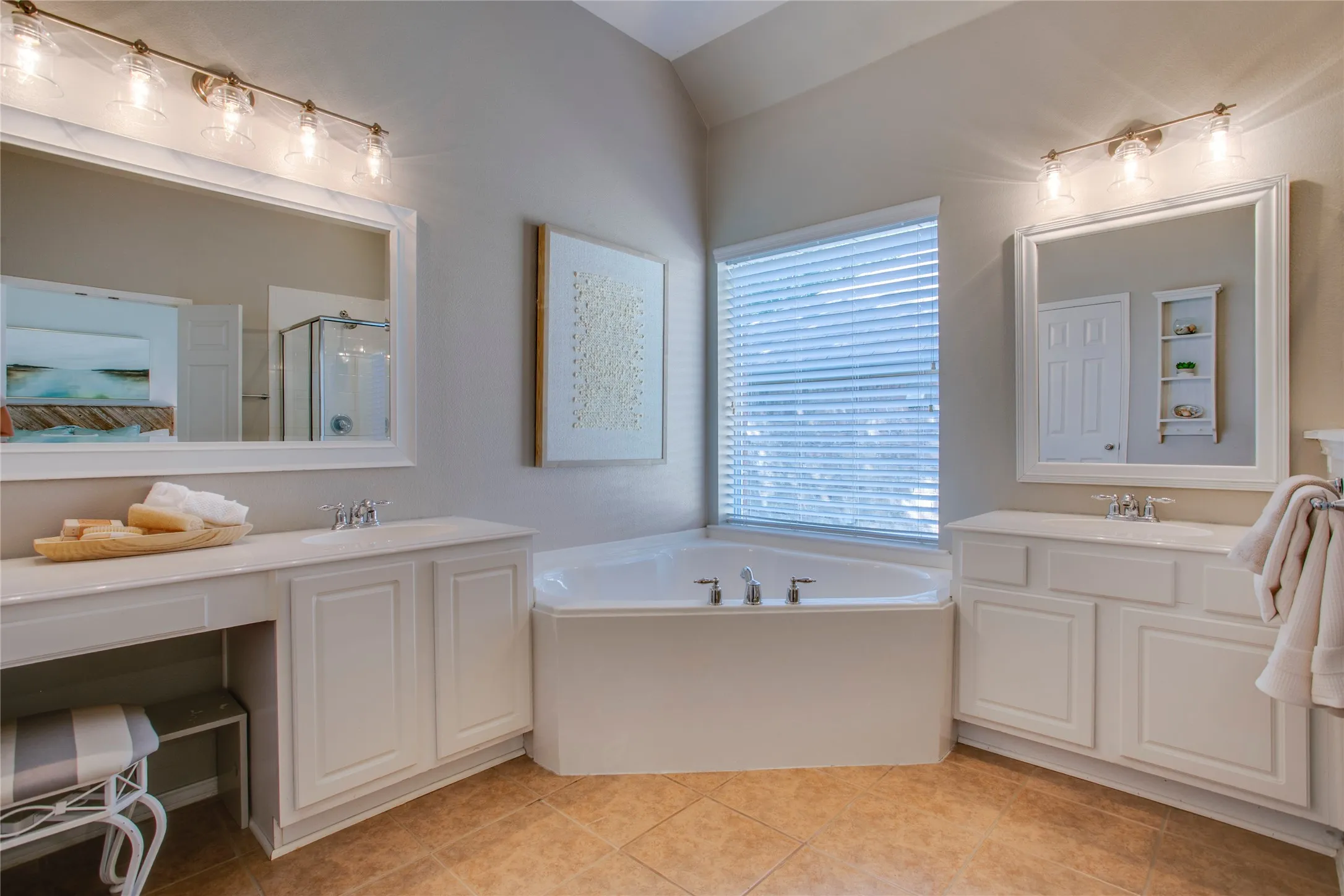 Single Family Residence For Sale in Rockwall County , 724 Vallejo Drive, Rockwall, Texas 75087, 3 Bedroom, 2 Bathroom, 2 Garage spaces, 1,931 Sqft, built in 2005, mls#21400547, Real Estate Agent in Rockwall, Homes For Sale in Rockwall county, Homes For Sale in Rockwall, Realtor in Rockwall Texas, Real Estate Brokerage Independent Realty Texas, Luminita Cordes Realtor