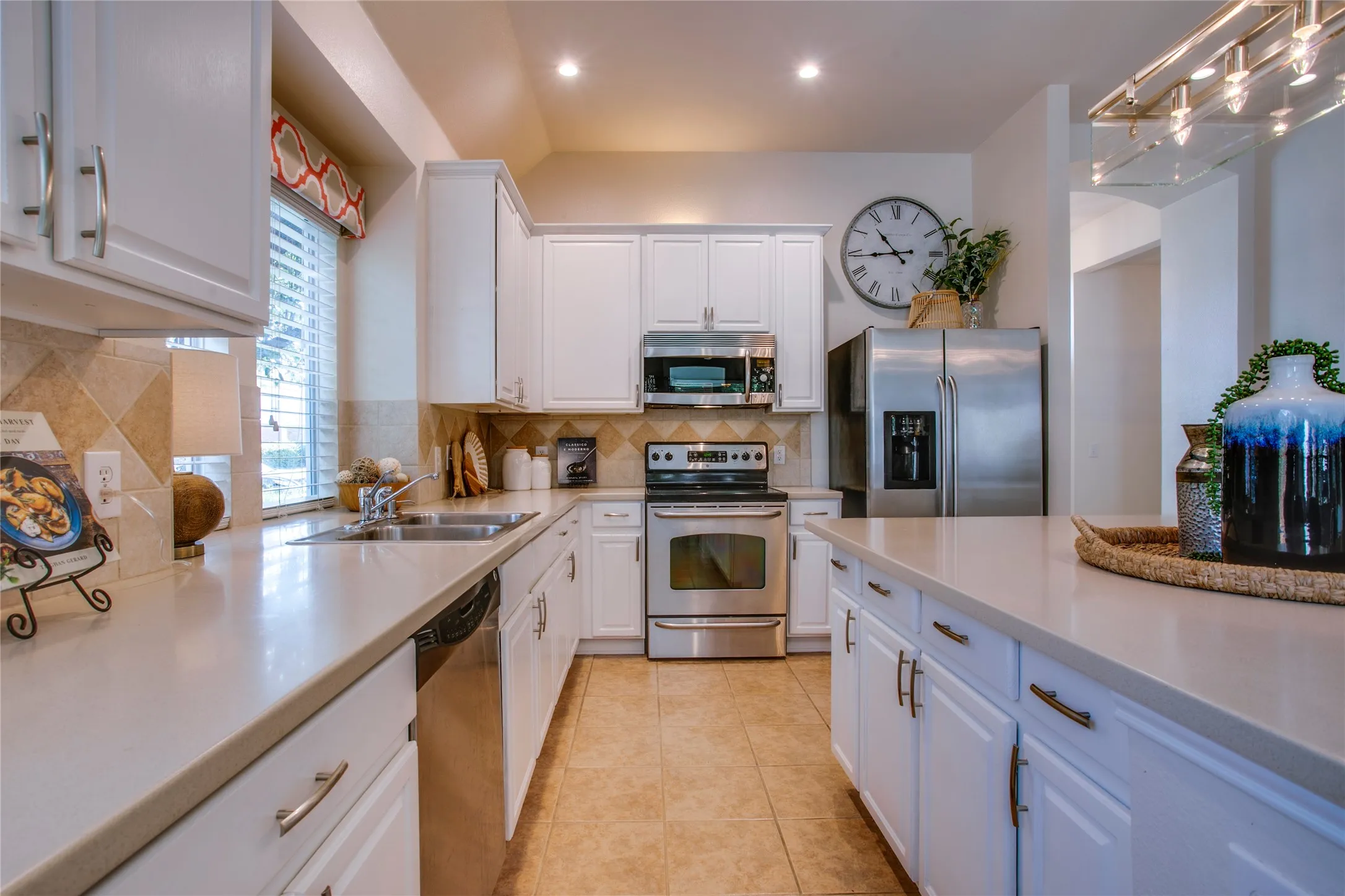 Single Family Residence For Sale in Rockwall County , 724 Vallejo Drive, Rockwall, Texas 75087, 3 Bedroom, 2 Bathroom, 2 Garage spaces, 1,931 Sqft, built in 2005, mls#21400547, Real Estate Agent in Rockwall, Homes For Sale in Rockwall county, Homes For Sale in Rockwall, Realtor in Rockwall Texas, Real Estate Brokerage Independent Realty Texas, Luminita Cordes Realtor
