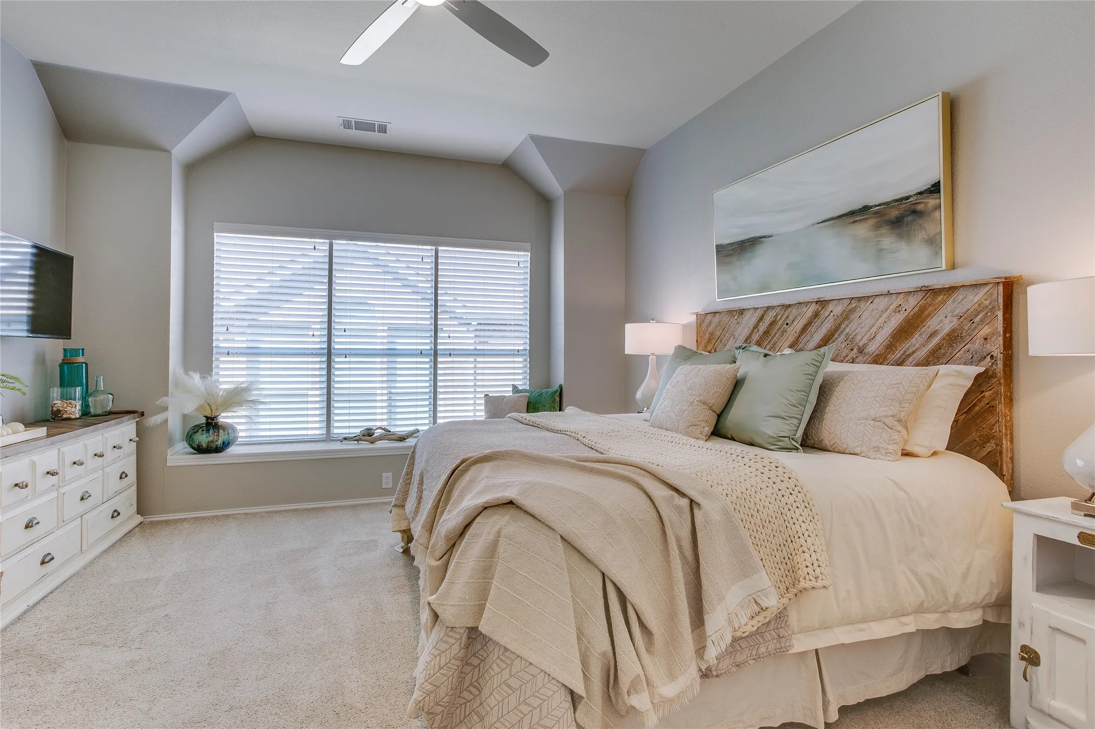 Single Family Residence For Sale in Rockwall County , 724 Vallejo Drive, Rockwall, Texas 75087, 3 Bedroom, 2 Bathroom, 2 Garage spaces, 1,931 Sqft, built in 2005, mls#21400547, Real Estate Agent in Rockwall, Homes For Sale in Rockwall county, Homes For Sale in Rockwall, Realtor in Rockwall Texas, Real Estate Brokerage Independent Realty Texas, Luminita Cordes Realtor
