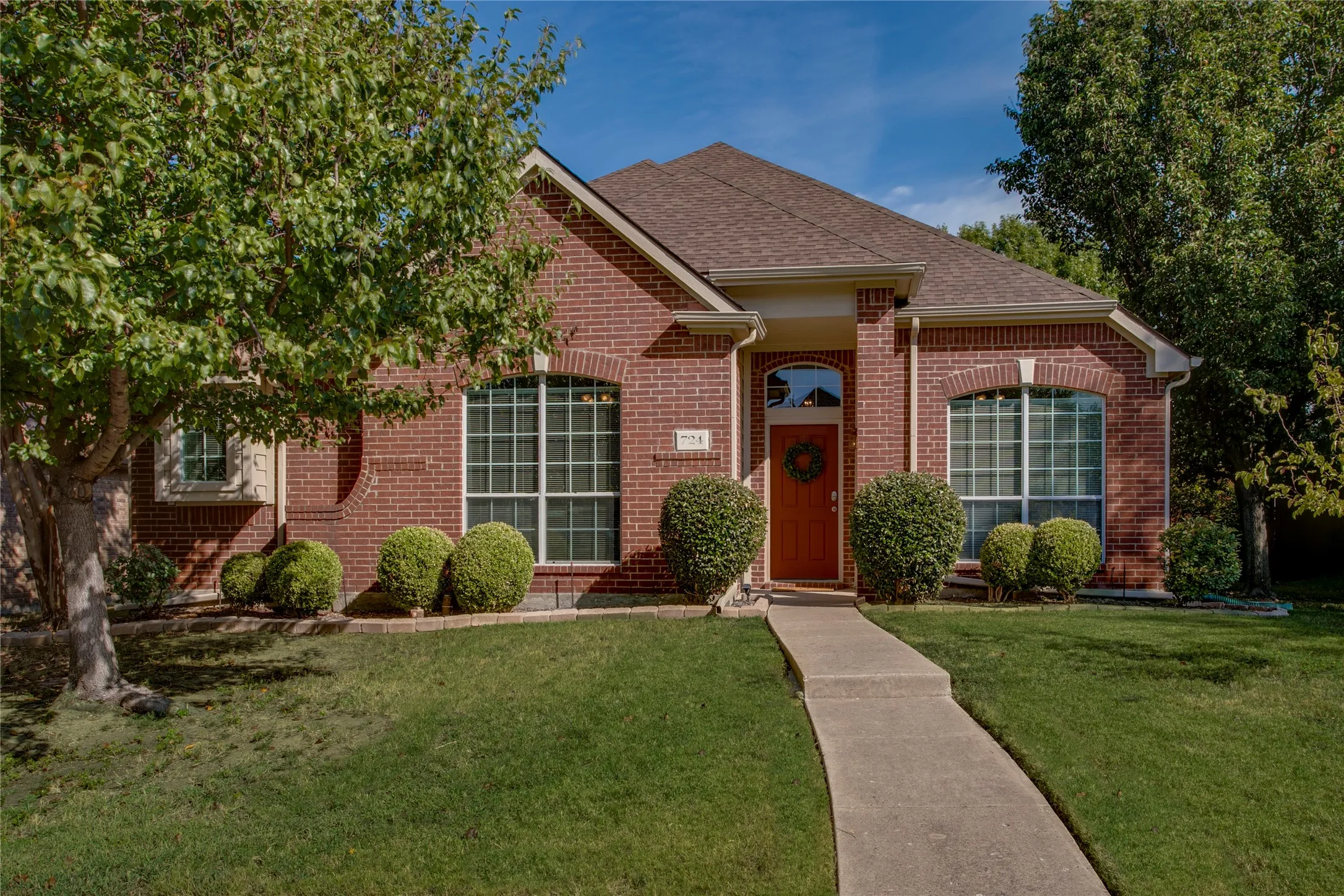 Single Family Residence For Sale in Rockwall County , 724 Vallejo Drive, Rockwall, Texas 75087, 3 Bedroom, 2 Bathroom, 2 Garage spaces, 1,931 Sqft, built in 2005, mls#21400547, Real Estate Agent in Rockwall, Homes For Sale in Rockwall county, Homes For Sale in Rockwall, Realtor in Rockwall Texas, Real Estate Brokerage Independent Realty Texas, Luminita Cordes Realtor