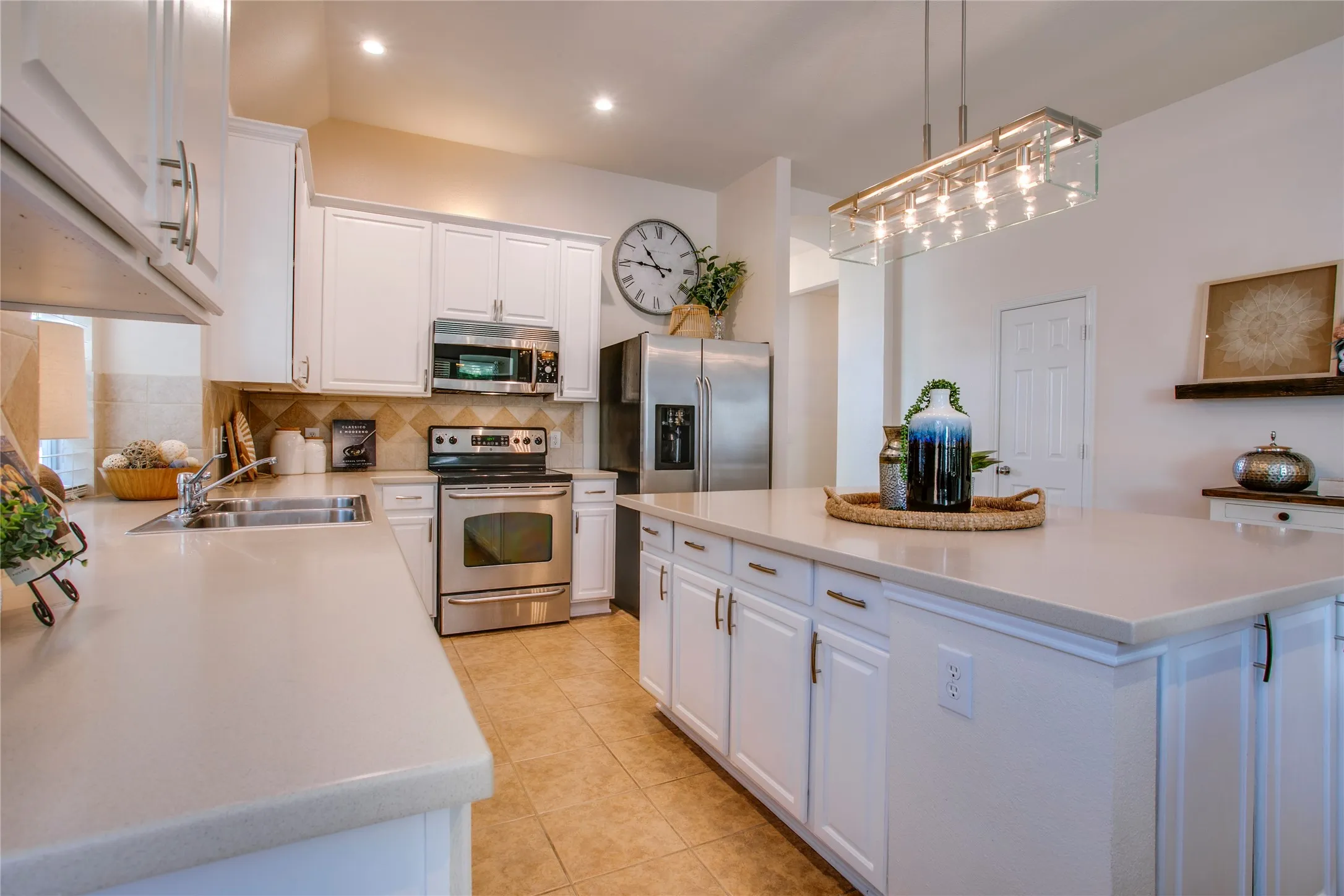 Single Family Residence For Sale in Rockwall County , 724 Vallejo Drive, Rockwall, Texas 75087, 3 Bedroom, 2 Bathroom, 2 Garage spaces, 1,931 Sqft, built in 2005, mls#21400547, Real Estate Agent in Rockwall, Homes For Sale in Rockwall county, Homes For Sale in Rockwall, Realtor in Rockwall Texas, Real Estate Brokerage Independent Realty Texas, Luminita Cordes Realtor
