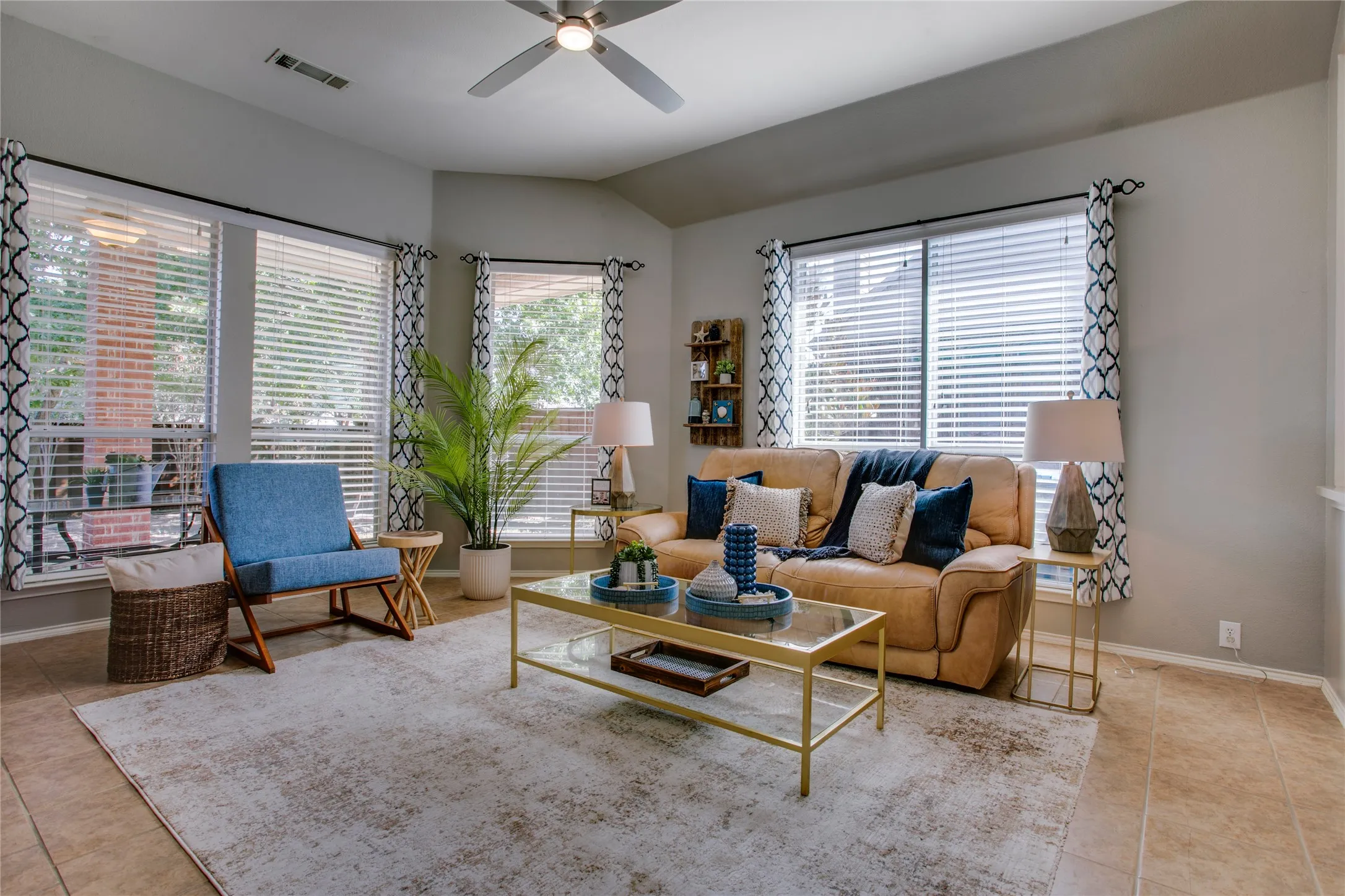 Single Family Residence For Sale in Rockwall County , 724 Vallejo Drive, Rockwall, Texas 75087, 3 Bedroom, 2 Bathroom, 2 Garage spaces, 1,931 Sqft, built in 2005, mls#21400547, Real Estate Agent in Rockwall, Homes For Sale in Rockwall county, Homes For Sale in Rockwall, Realtor in Rockwall Texas, Real Estate Brokerage Independent Realty Texas, Luminita Cordes Realtor