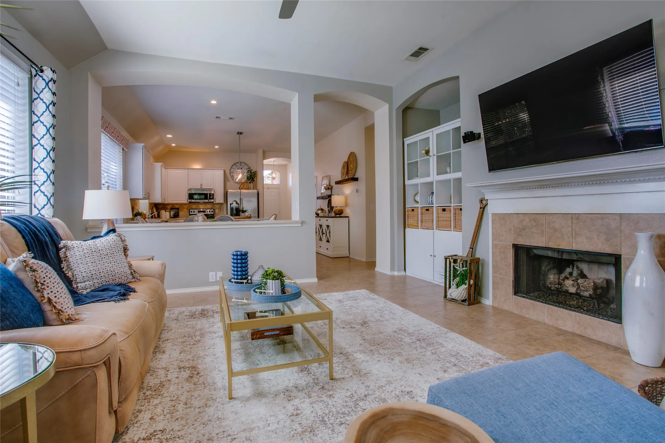 Single Family Residence For Sale in Rockwall County , 724 Vallejo Drive, Rockwall, Texas 75087, 3 Bedroom, 2 Bathroom, 2 Garage spaces, 1,931 Sqft, built in 2005, mls#21400547, Real Estate Agent in Rockwall, Homes For Sale in Rockwall county, Homes For Sale in Rockwall, Realtor in Rockwall Texas, Real Estate Brokerage Independent Realty Texas, Luminita Cordes Realtor