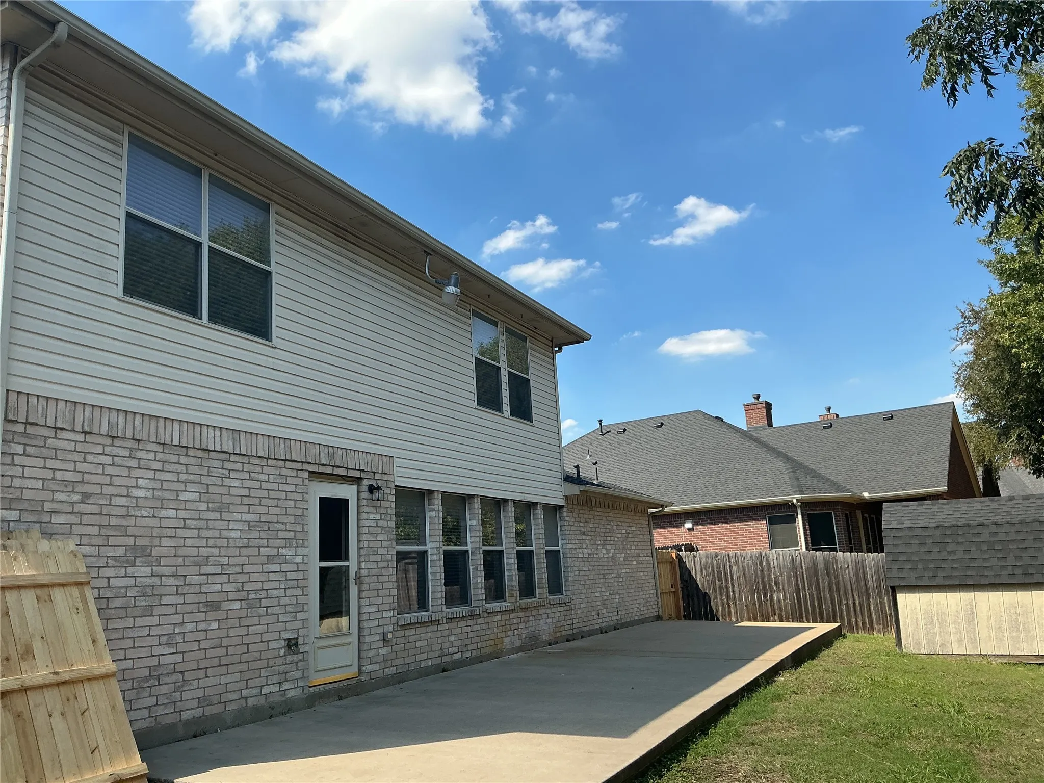 Single Family Residence For Sale in Dallas County , 1340 Lake Grove Lane, De Soto, Texas 75115, 4 Bedroom, 3 Bathroom, 2 Garage spaces, 2,736 Sqft, built in 2003, mls#21394583, Real Estate Agent in De Soto, Homes For Sale in Dallas county, Homes For Sale in De Soto, Realtor in De Soto Texas, Real Estate Brokerage Independent Realty Texas, Luminita Cordes Realtor