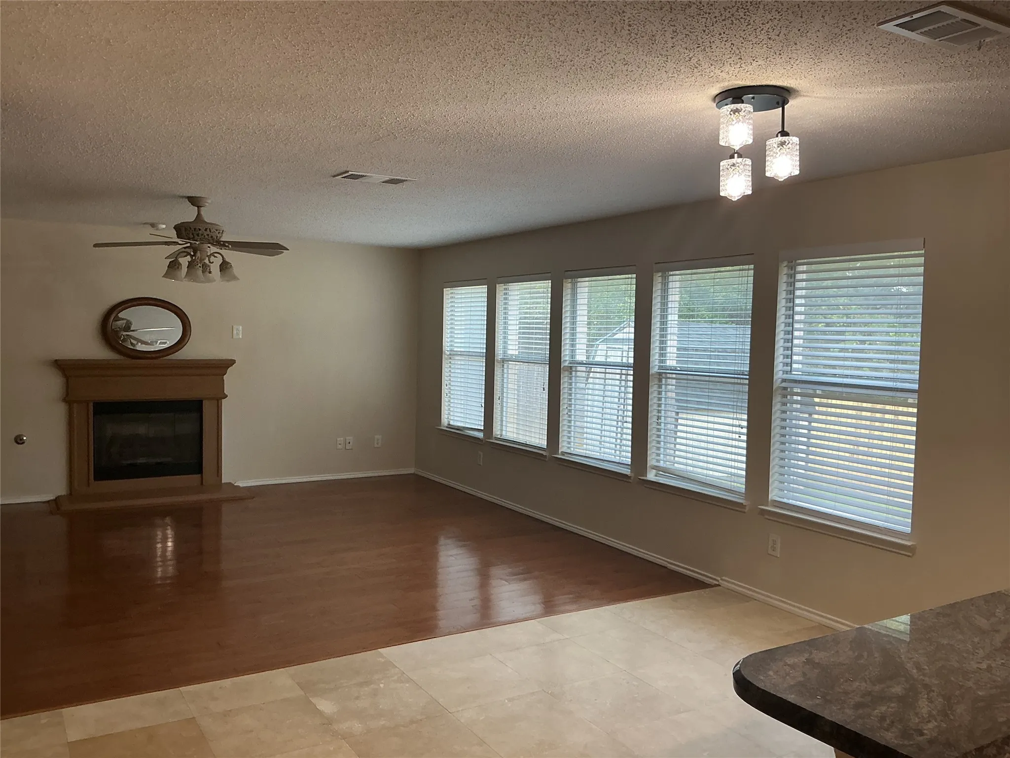 Single Family Residence For Sale in Dallas County , 1340 Lake Grove Lane, De Soto, Texas 75115, 4 Bedroom, 3 Bathroom, 2 Garage spaces, 2,736 Sqft, built in 2003, mls#21394583, Real Estate Agent in De Soto, Homes For Sale in Dallas county, Homes For Sale in De Soto, Realtor in De Soto Texas, Real Estate Brokerage Independent Realty Texas, Luminita Cordes Realtor