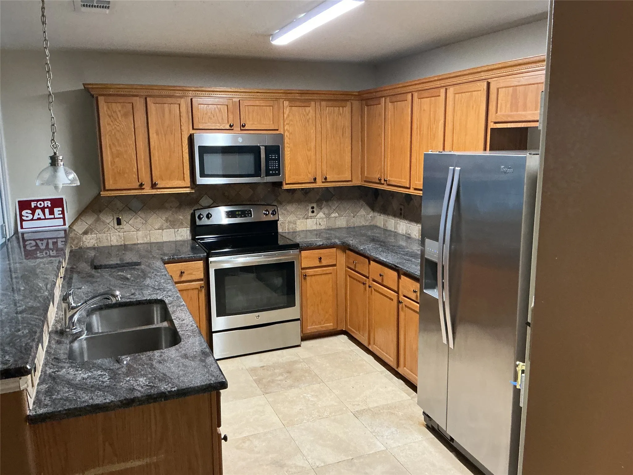 Single Family Residence For Sale in Dallas County , 1340 Lake Grove Lane, De Soto, Texas 75115, 4 Bedroom, 3 Bathroom, 2 Garage spaces, 2,736 Sqft, built in 2003, mls#21394583, Real Estate Agent in De Soto, Homes For Sale in Dallas county, Homes For Sale in De Soto, Realtor in De Soto Texas, Real Estate Brokerage Independent Realty Texas, Luminita Cordes Realtor