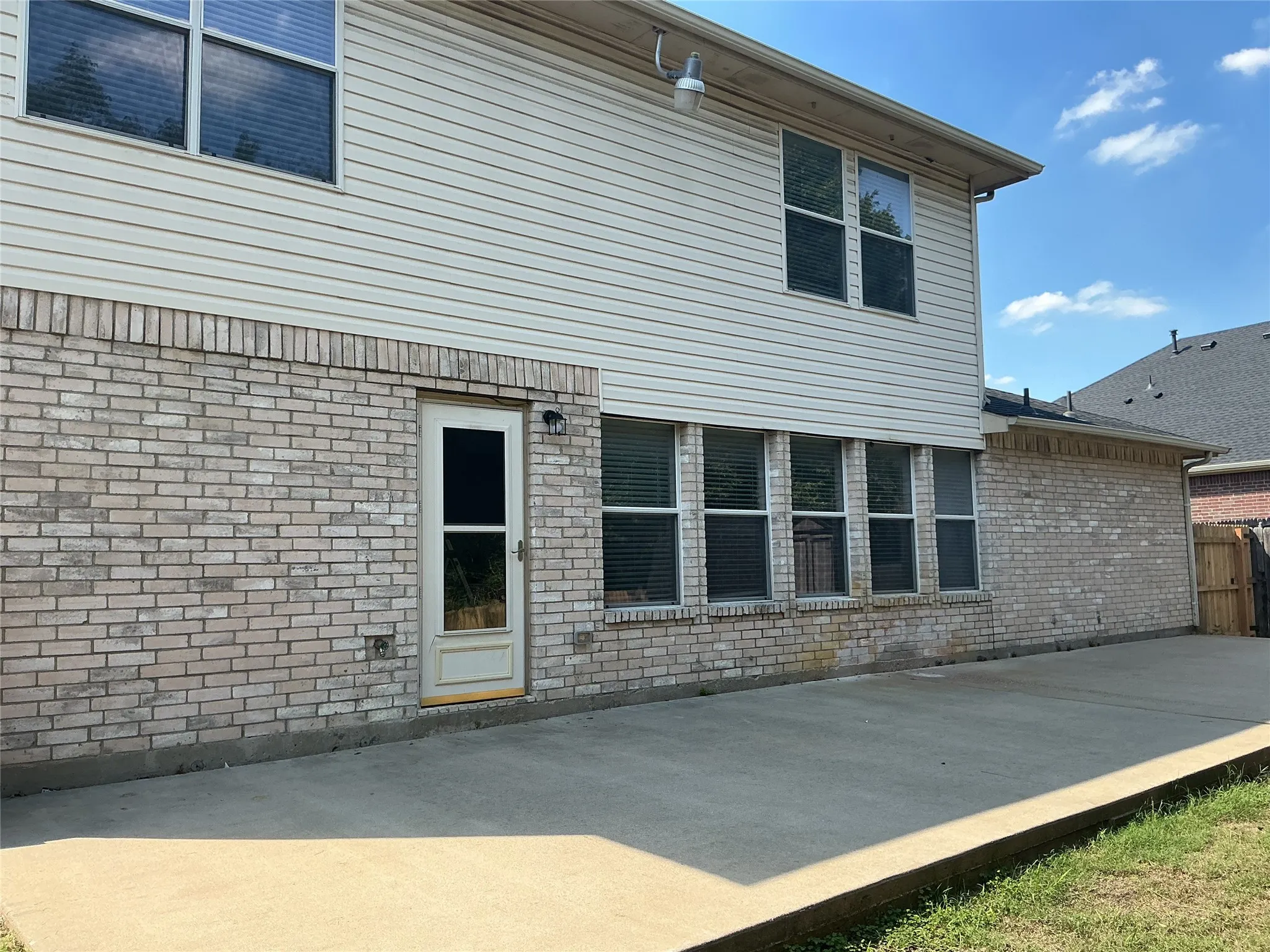 Single Family Residence For Sale in Dallas County , 1340 Lake Grove Lane, De Soto, Texas 75115, 4 Bedroom, 3 Bathroom, 2 Garage spaces, 2,736 Sqft, built in 2003, mls#21394583, Real Estate Agent in De Soto, Homes For Sale in Dallas county, Homes For Sale in De Soto, Realtor in De Soto Texas, Real Estate Brokerage Independent Realty Texas, Luminita Cordes Realtor