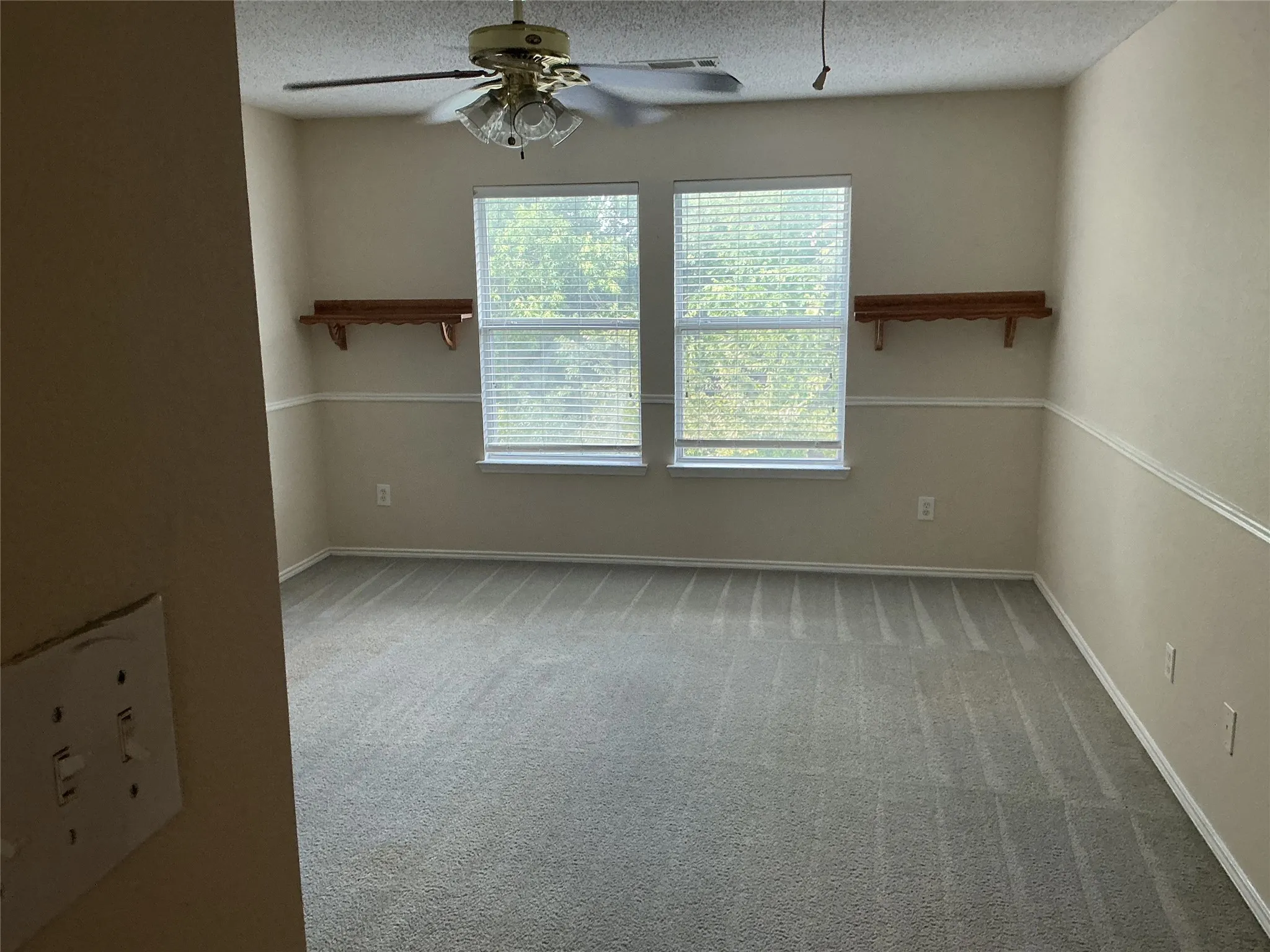 Single Family Residence For Sale in Dallas County , 1340 Lake Grove Lane, De Soto, Texas 75115, 4 Bedroom, 3 Bathroom, 2 Garage spaces, 2,736 Sqft, built in 2003, mls#21394583, Real Estate Agent in De Soto, Homes For Sale in Dallas county, Homes For Sale in De Soto, Realtor in De Soto Texas, Real Estate Brokerage Independent Realty Texas, Luminita Cordes Realtor