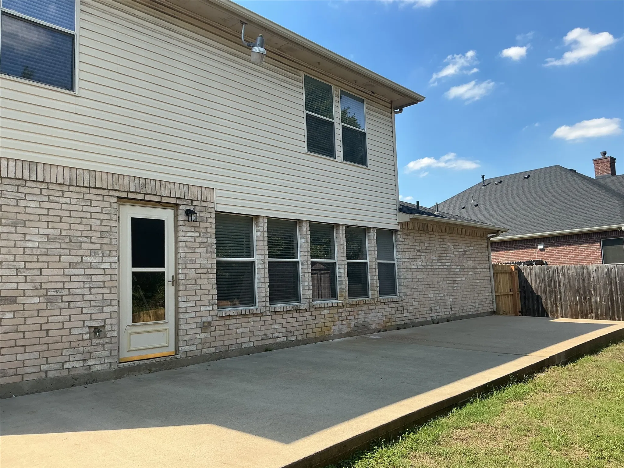 Single Family Residence For Sale in Dallas County , 1340 Lake Grove Lane, De Soto, Texas 75115, 4 Bedroom, 3 Bathroom, 2 Garage spaces, 2,736 Sqft, built in 2003, mls#21394583, Real Estate Agent in De Soto, Homes For Sale in Dallas county, Homes For Sale in De Soto, Realtor in De Soto Texas, Real Estate Brokerage Independent Realty Texas, Luminita Cordes Realtor