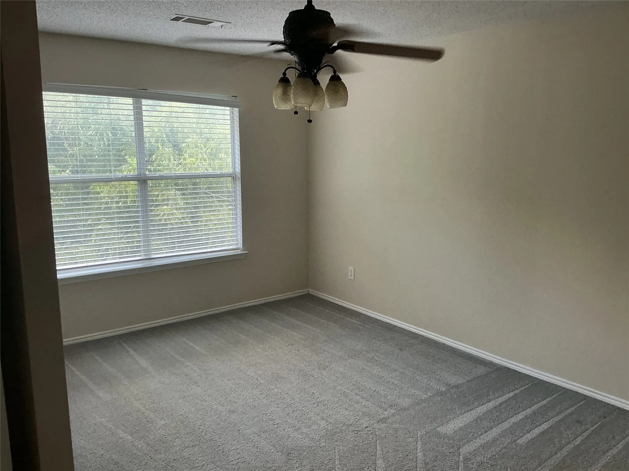 Single Family Residence For Sale in Dallas County , 1340 Lake Grove Lane, De Soto, Texas 75115, 4 Bedroom, 3 Bathroom, 2 Garage spaces, 2,736 Sqft, built in 2003, mls#21394583, Real Estate Agent in De Soto, Homes For Sale in Dallas county, Homes For Sale in De Soto, Realtor in De Soto Texas, Real Estate Brokerage Independent Realty Texas, Luminita Cordes Realtor