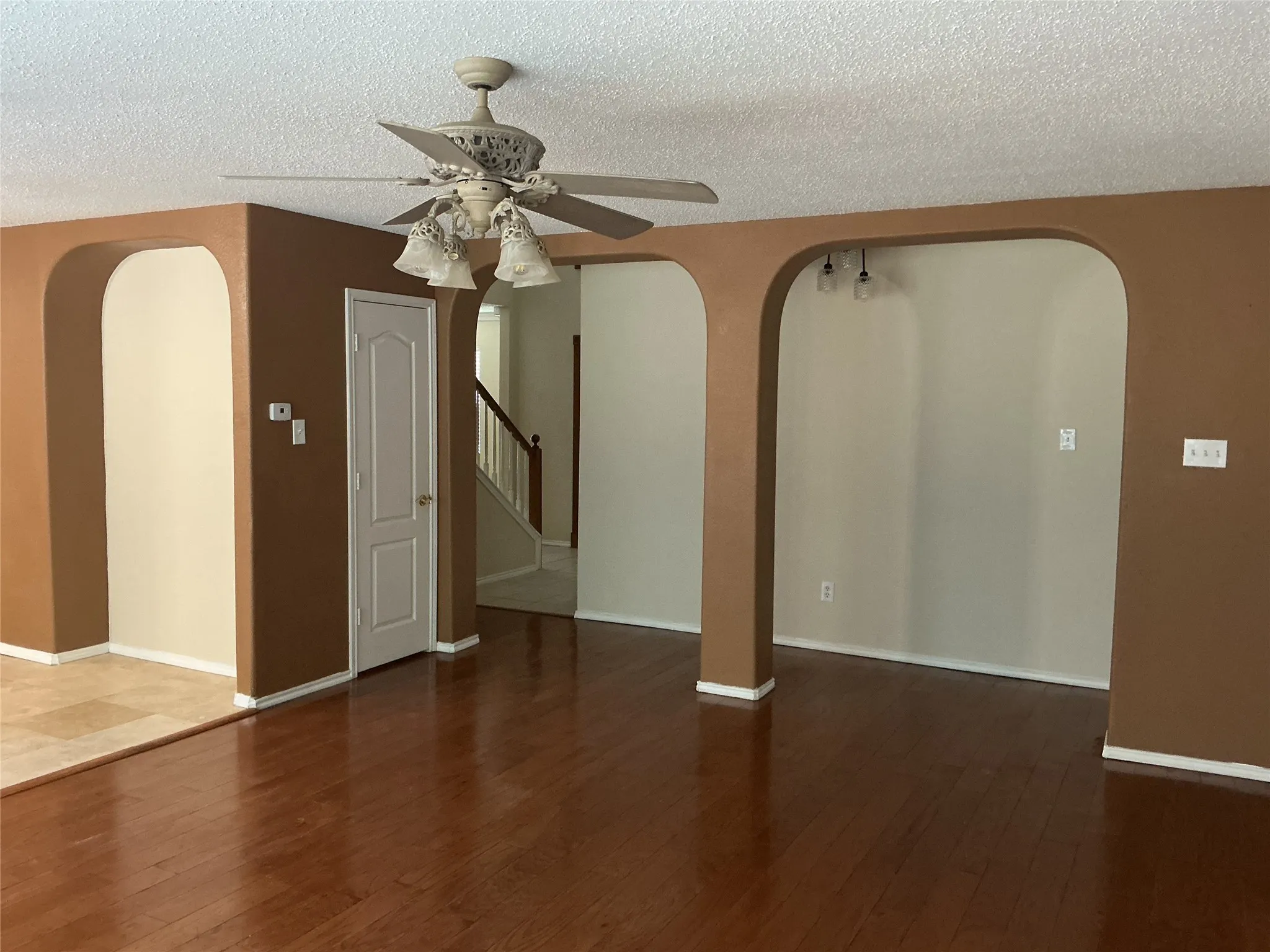 Single Family Residence For Sale in Dallas County , 1340 Lake Grove Lane, De Soto, Texas 75115, 4 Bedroom, 3 Bathroom, 2 Garage spaces, 2,736 Sqft, built in 2003, mls#21394583, Real Estate Agent in De Soto, Homes For Sale in Dallas county, Homes For Sale in De Soto, Realtor in De Soto Texas, Real Estate Brokerage Independent Realty Texas, Luminita Cordes Realtor