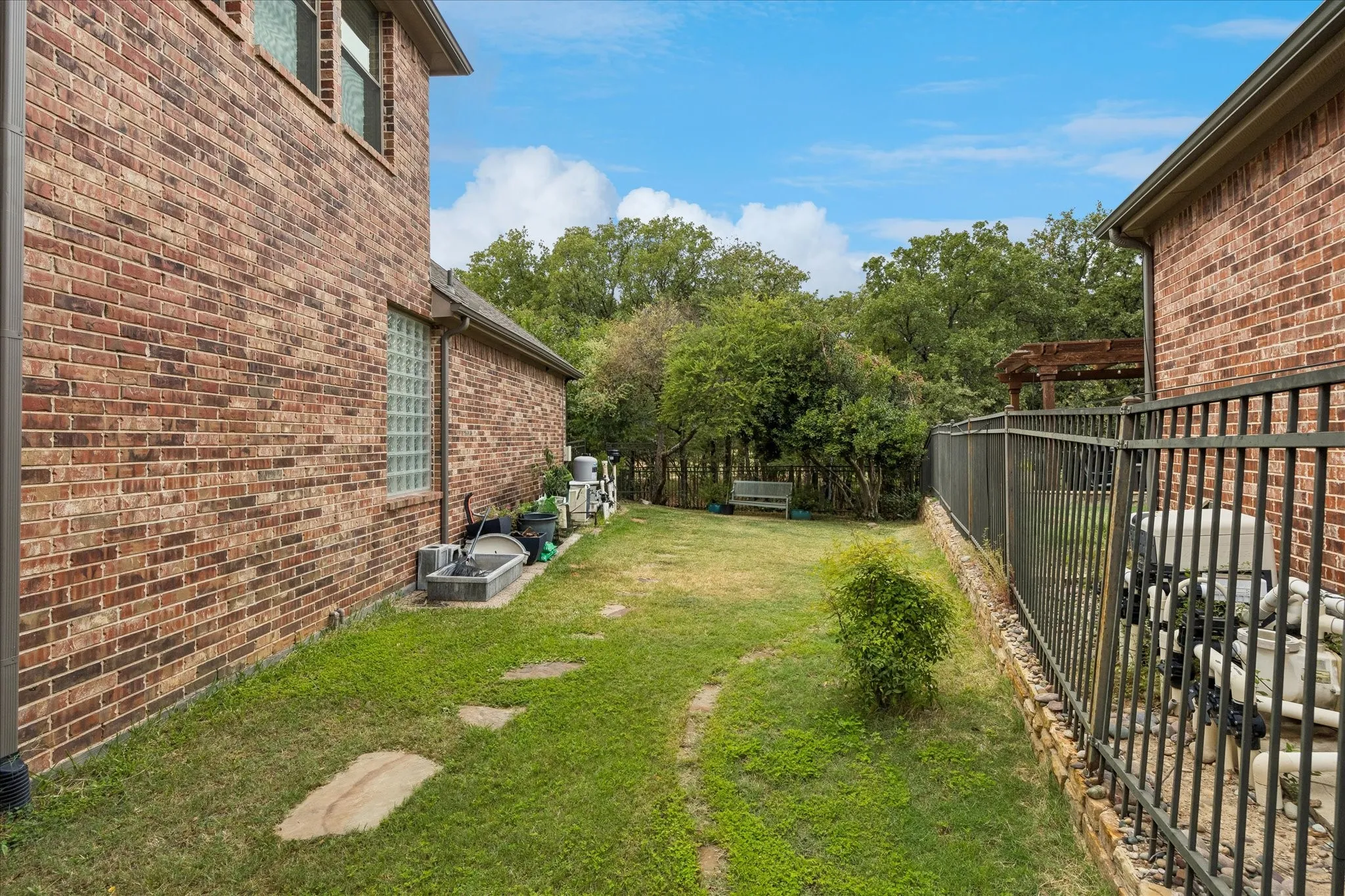 Single Family Residence For Sale in Denton County , 2101 Meadows Avenue, Lantana, Texas 76226, 4 Bedroom, 4 Bathroom, 3 Garage spaces, 3,674 Sqft, built in 2005, mls#21401583, Real Estate Agent in Lantana, Homes For Sale in Denton county, Homes For Sale in Lantana, Realtor in Lantana Texas, Real Estate Brokerage Independent Realty Texas, Luminita Cordes Realtor