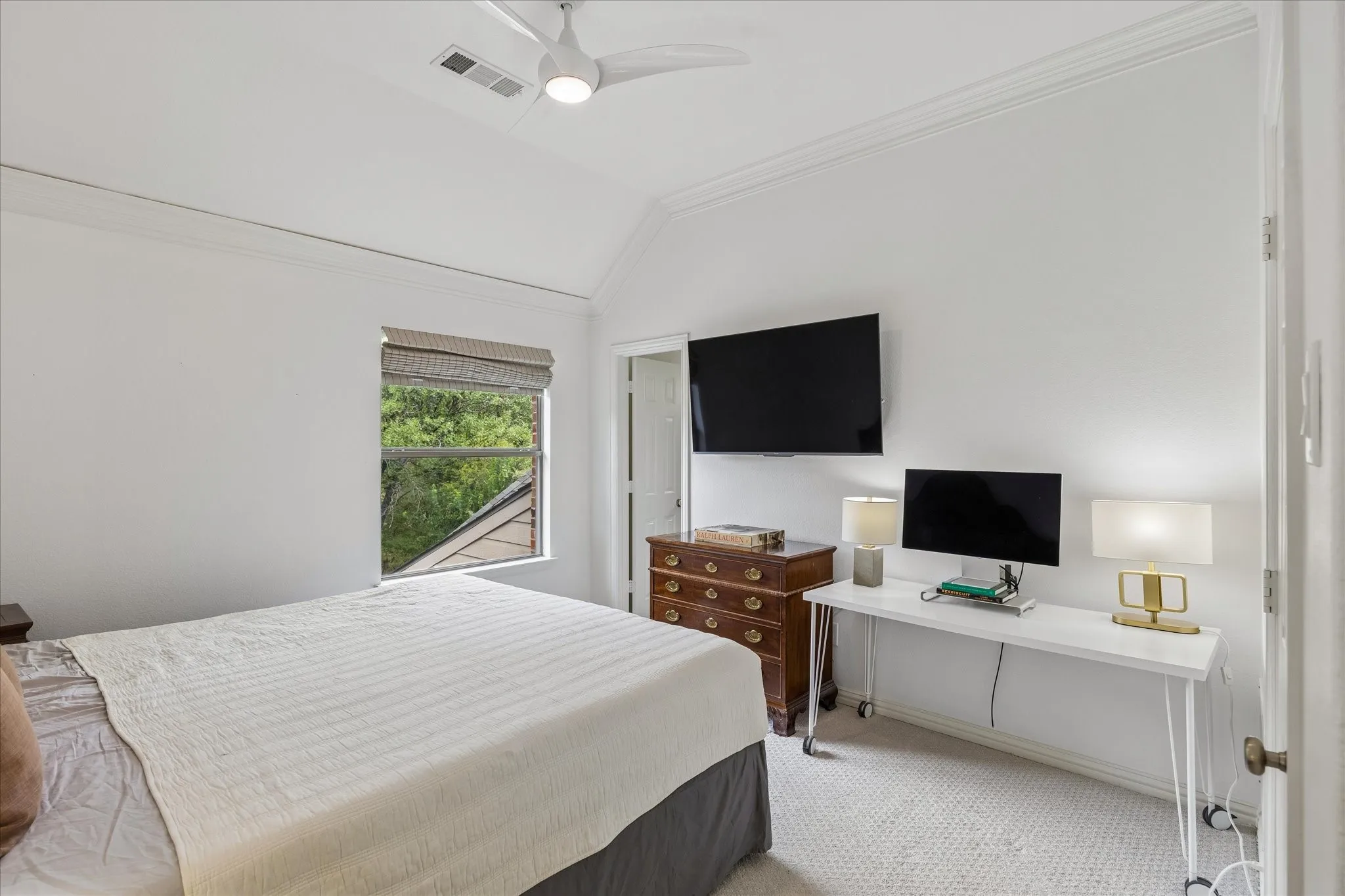 Single Family Residence For Sale in Denton County , 2101 Meadows Avenue, Lantana, Texas 76226, 4 Bedroom, 4 Bathroom, 3 Garage spaces, 3,674 Sqft, built in 2005, mls#21401583, Real Estate Agent in Lantana, Homes For Sale in Denton county, Homes For Sale in Lantana, Realtor in Lantana Texas, Real Estate Brokerage Independent Realty Texas, Luminita Cordes Realtor