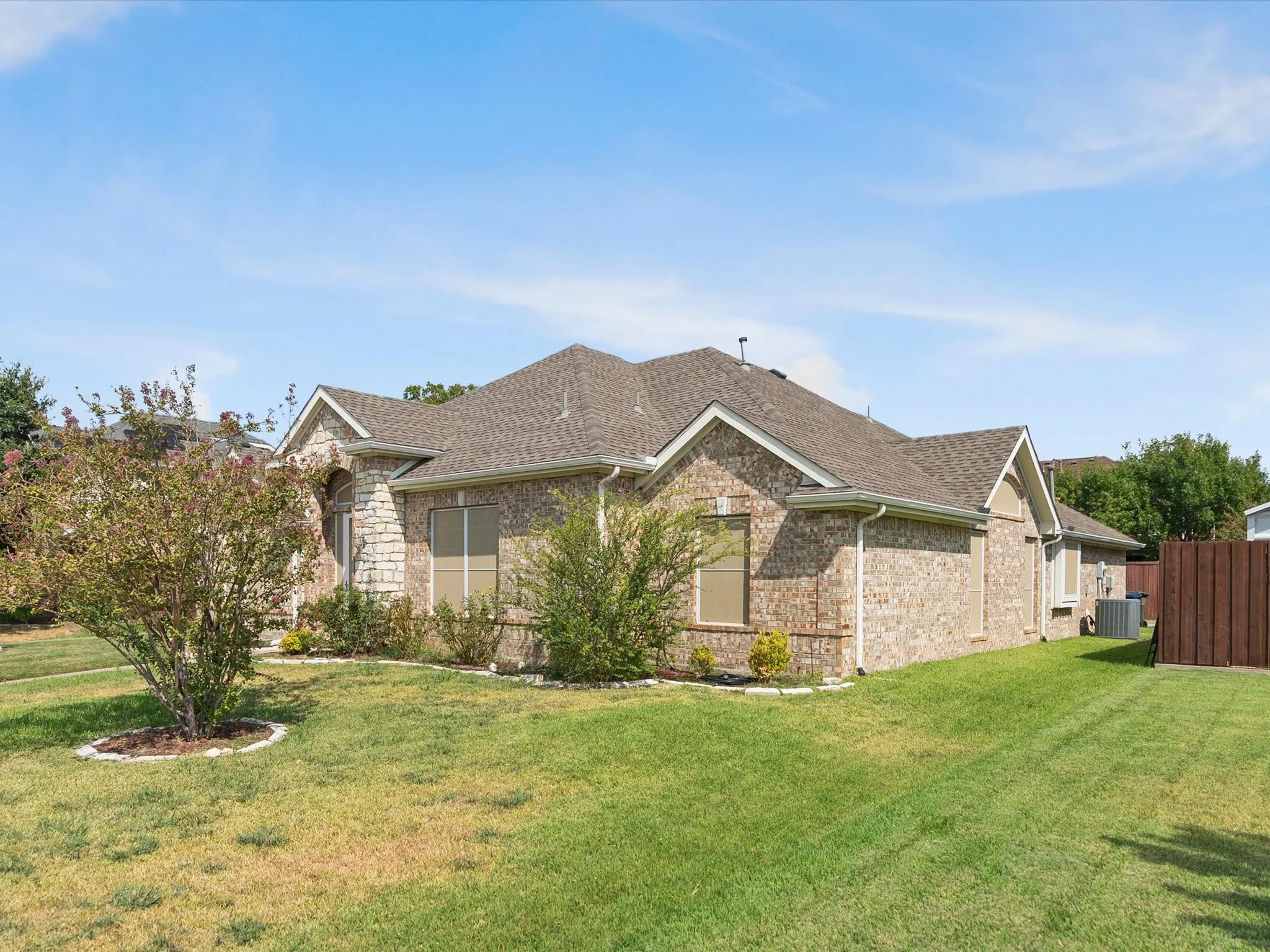 Single Family Residence For Rent in Denton County , 1420 Hudspeth Drive, Carrollton, Texas 75010, 3 Bedroom, 2 Bathroom, 2 Garage spaces, 2,178 Sqft, built in 1999, mls#21401667, Real Estate Agent in Carrollton, Homes For Rent in Denton county, Homes For Rent in Carrollton, Realtor in Carrollton Texas, Real Estate Brokerage Independent Realty Texas, Luminita Cordes Realtor