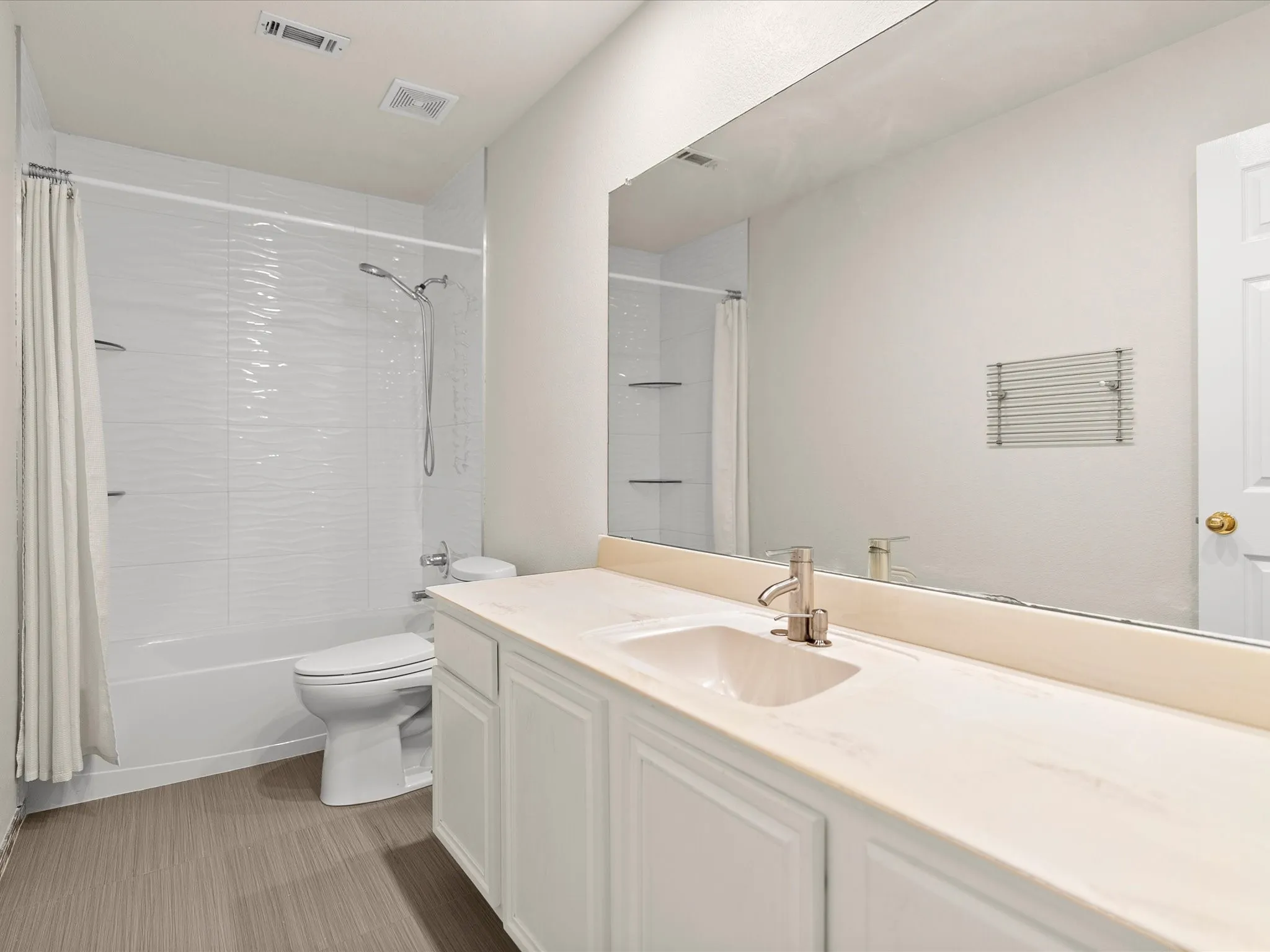 Single Family Residence For Rent in Denton County , 1420 Hudspeth Drive, Carrollton, Texas 75010, 3 Bedroom, 2 Bathroom, 2 Garage spaces, 2,178 Sqft, built in 1999, mls#21401667, Real Estate Agent in Carrollton, Homes For Rent in Denton county, Homes For Rent in Carrollton, Realtor in Carrollton Texas, Real Estate Brokerage Independent Realty Texas, Luminita Cordes Realtor