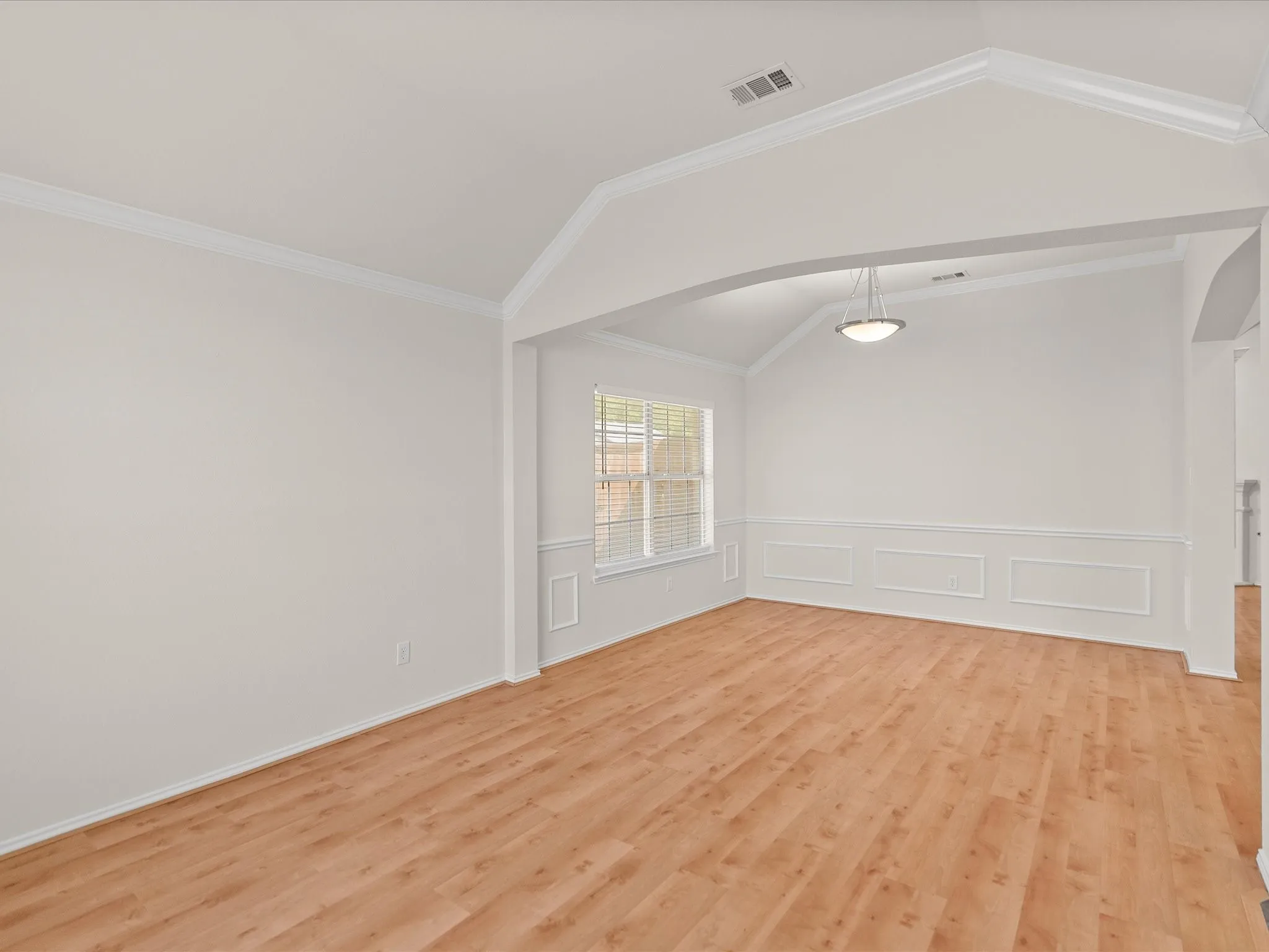 Single Family Residence For Rent in Denton County , 1420 Hudspeth Drive, Carrollton, Texas 75010, 3 Bedroom, 2 Bathroom, 2 Garage spaces, 2,178 Sqft, built in 1999, mls#21401667, Real Estate Agent in Carrollton, Homes For Rent in Denton county, Homes For Rent in Carrollton, Realtor in Carrollton Texas, Real Estate Brokerage Independent Realty Texas, Luminita Cordes Realtor