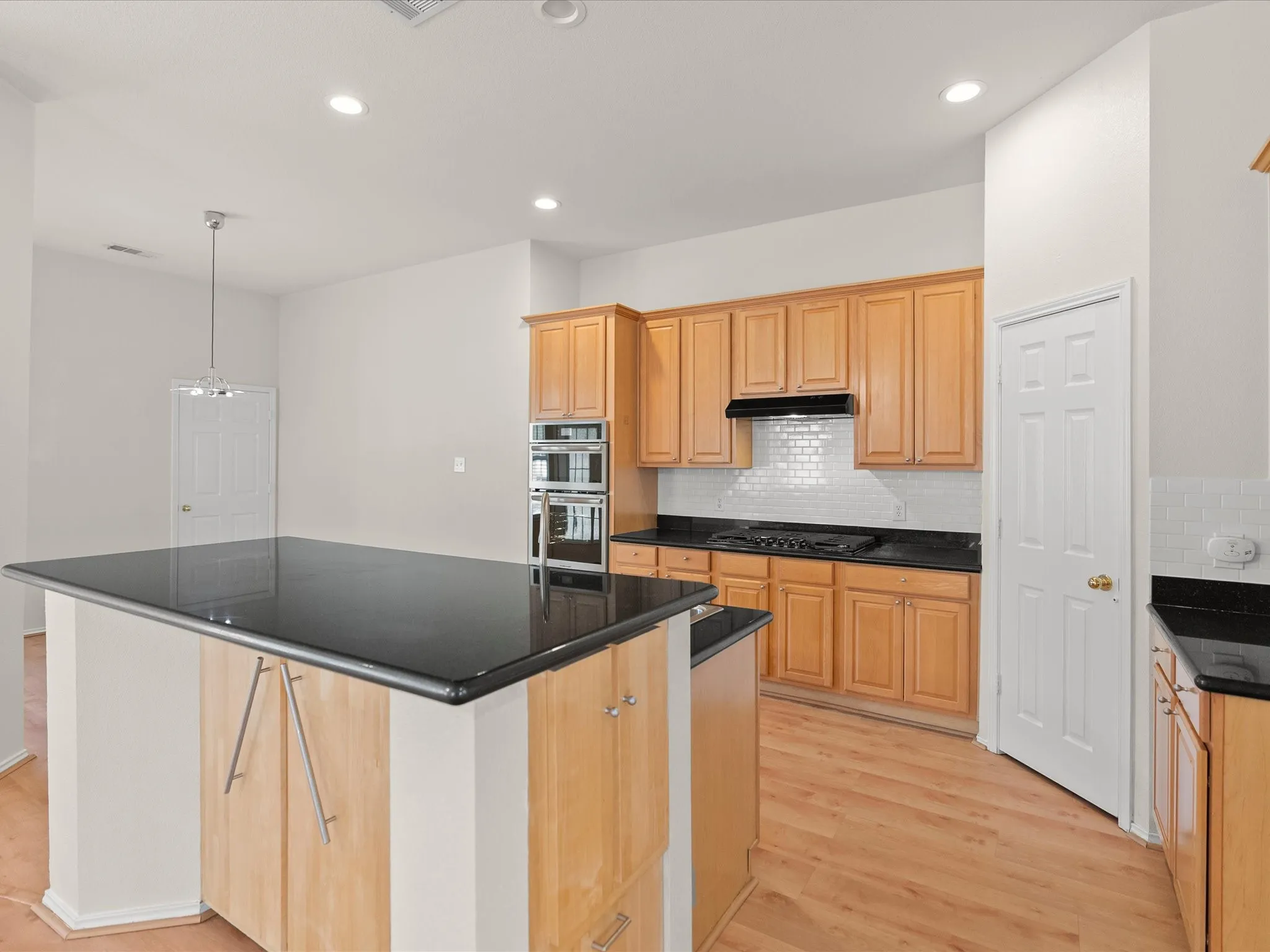 Single Family Residence For Rent in Denton County , 1420 Hudspeth Drive, Carrollton, Texas 75010, 3 Bedroom, 2 Bathroom, 2 Garage spaces, 2,178 Sqft, built in 1999, mls#21401667, Real Estate Agent in Carrollton, Homes For Rent in Denton county, Homes For Rent in Carrollton, Realtor in Carrollton Texas, Real Estate Brokerage Independent Realty Texas, Luminita Cordes Realtor