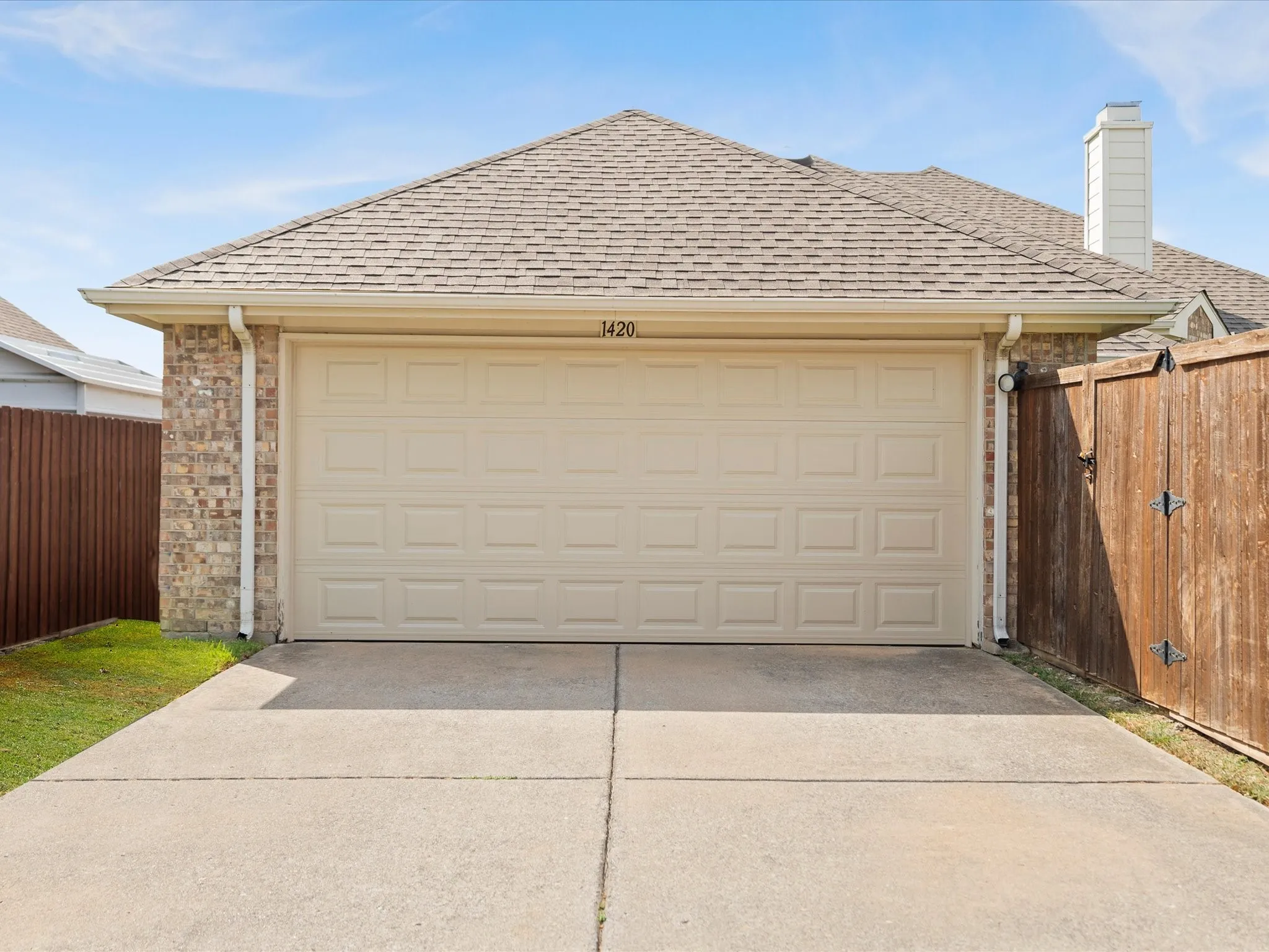 Single Family Residence For Rent in Denton County , 1420 Hudspeth Drive, Carrollton, Texas 75010, 3 Bedroom, 2 Bathroom, 2 Garage spaces, 2,178 Sqft, built in 1999, mls#21401667, Real Estate Agent in Carrollton, Homes For Rent in Denton county, Homes For Rent in Carrollton, Realtor in Carrollton Texas, Real Estate Brokerage Independent Realty Texas, Luminita Cordes Realtor