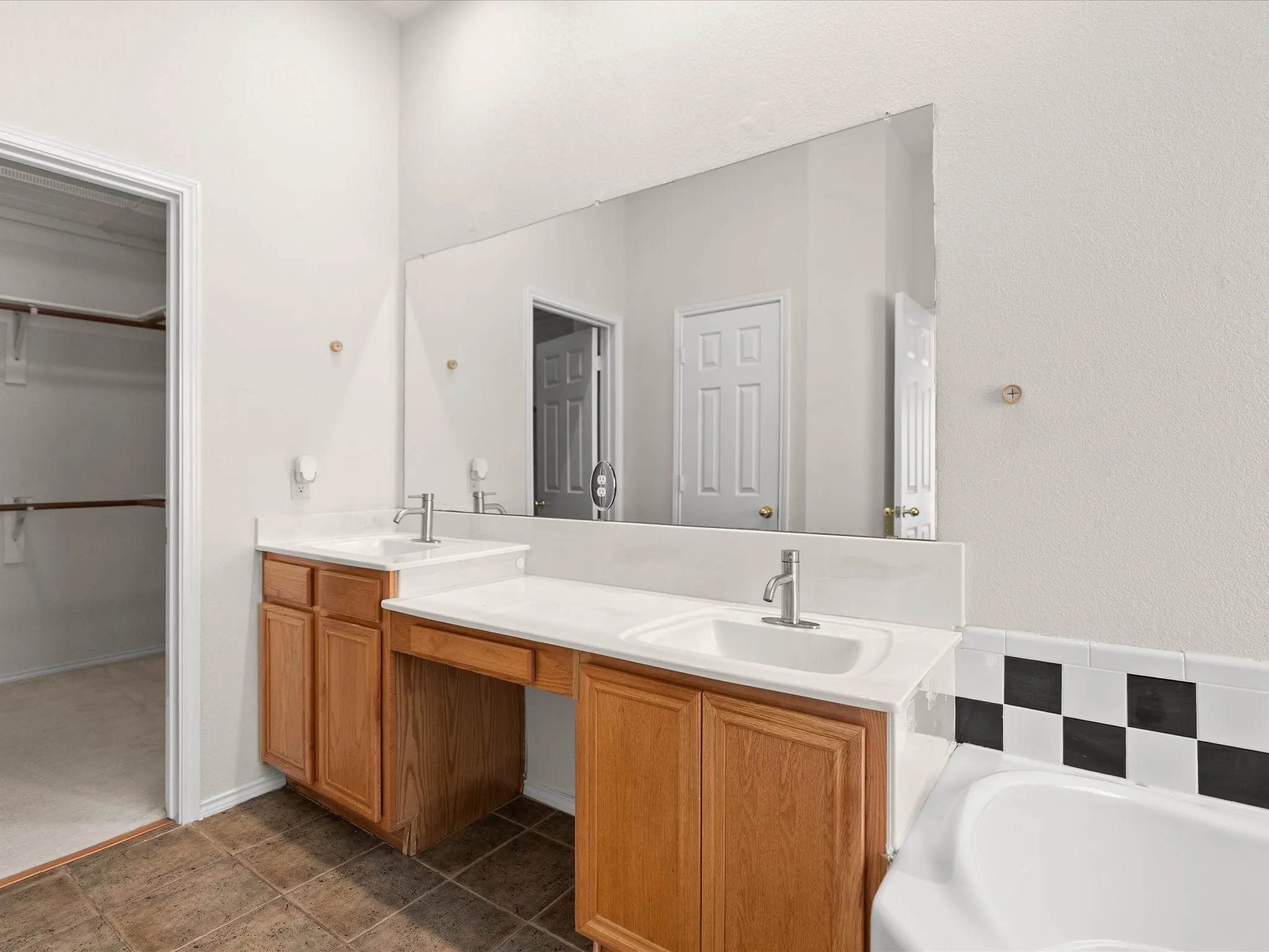 Single Family Residence For Rent in Denton County , 1420 Hudspeth Drive, Carrollton, Texas 75010, 3 Bedroom, 2 Bathroom, 2 Garage spaces, 2,178 Sqft, built in 1999, mls#21401667, Real Estate Agent in Carrollton, Homes For Rent in Denton county, Homes For Rent in Carrollton, Realtor in Carrollton Texas, Real Estate Brokerage Independent Realty Texas, Luminita Cordes Realtor
