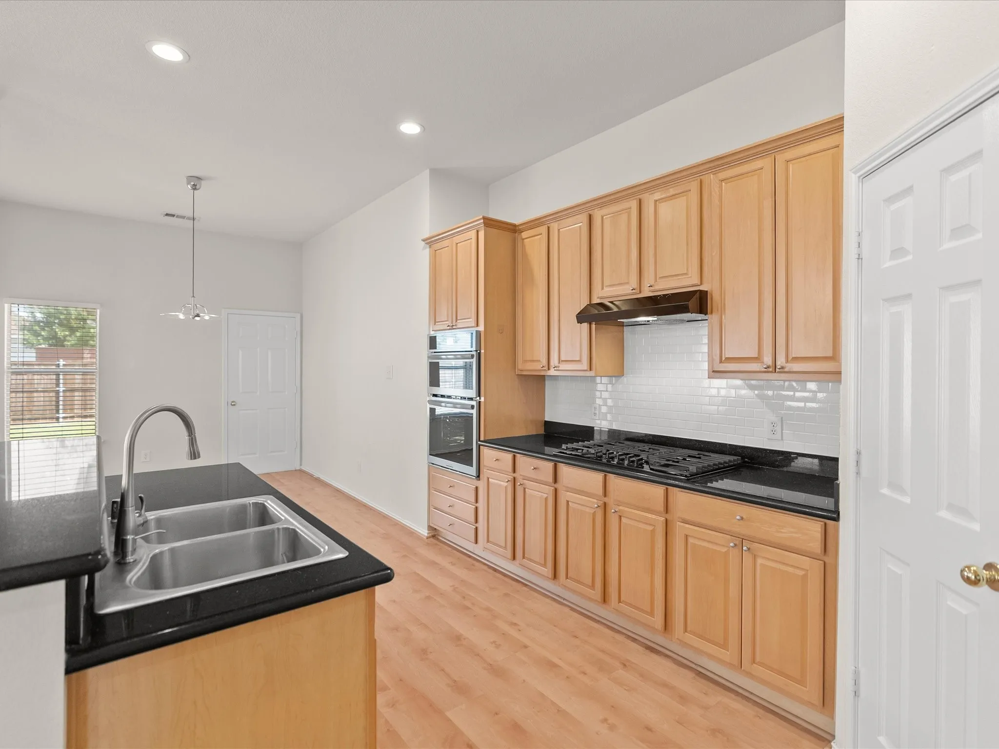 Single Family Residence For Rent in Denton County , 1420 Hudspeth Drive, Carrollton, Texas 75010, 3 Bedroom, 2 Bathroom, 2 Garage spaces, 2,178 Sqft, built in 1999, mls#21401667, Real Estate Agent in Carrollton, Homes For Rent in Denton county, Homes For Rent in Carrollton, Realtor in Carrollton Texas, Real Estate Brokerage Independent Realty Texas, Luminita Cordes Realtor