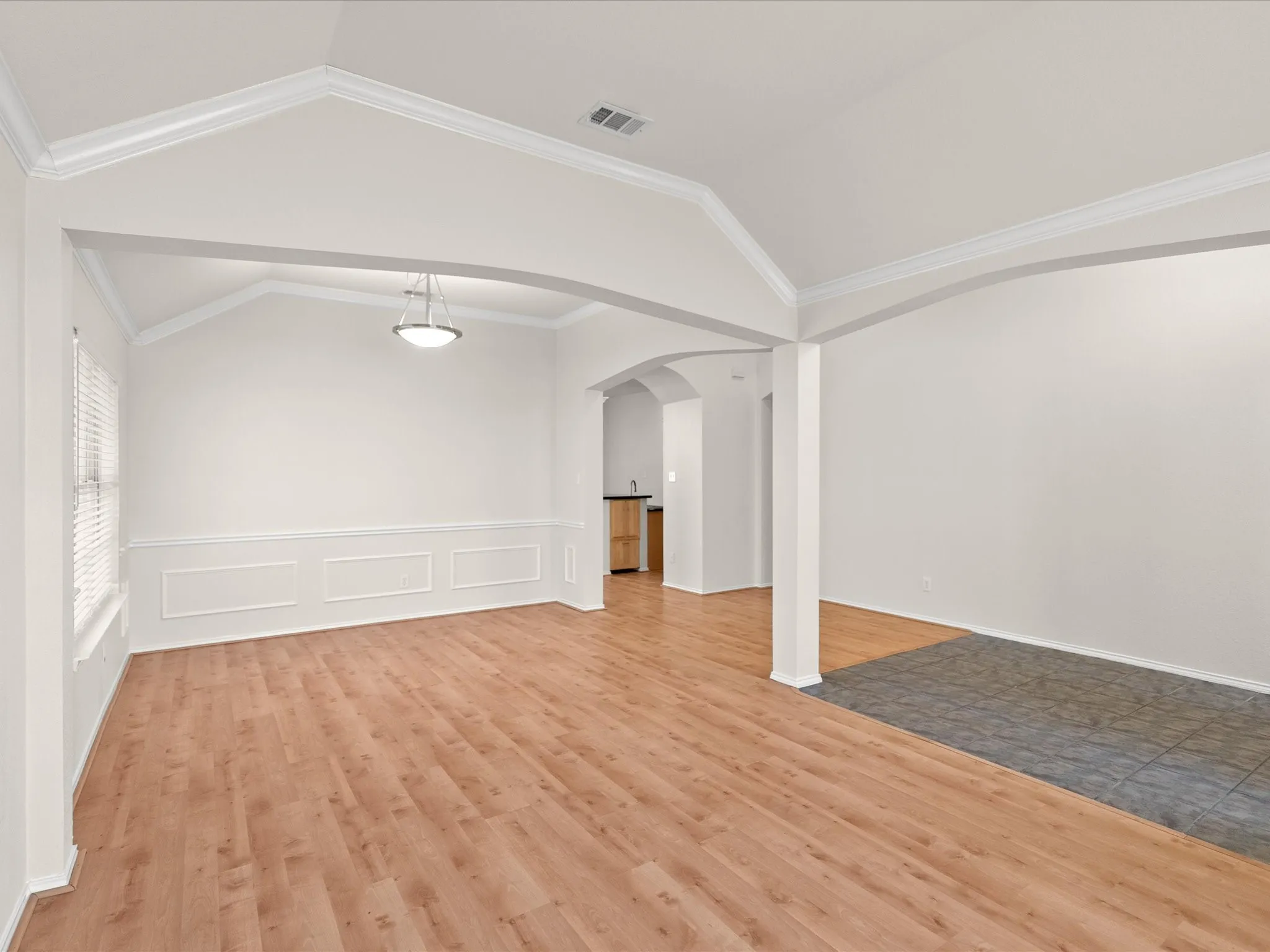 Single Family Residence For Rent in Denton County , 1420 Hudspeth Drive, Carrollton, Texas 75010, 3 Bedroom, 2 Bathroom, 2 Garage spaces, 2,178 Sqft, built in 1999, mls#21401667, Real Estate Agent in Carrollton, Homes For Rent in Denton county, Homes For Rent in Carrollton, Realtor in Carrollton Texas, Real Estate Brokerage Independent Realty Texas, Luminita Cordes Realtor