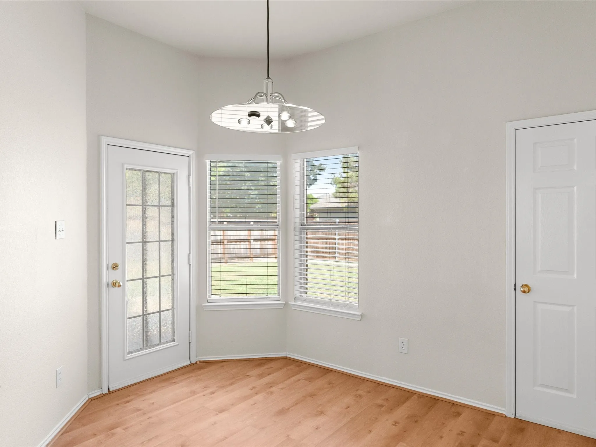 Single Family Residence For Rent in Denton County , 1420 Hudspeth Drive, Carrollton, Texas 75010, 3 Bedroom, 2 Bathroom, 2 Garage spaces, 2,178 Sqft, built in 1999, mls#21401667, Real Estate Agent in Carrollton, Homes For Rent in Denton county, Homes For Rent in Carrollton, Realtor in Carrollton Texas, Real Estate Brokerage Independent Realty Texas, Luminita Cordes Realtor