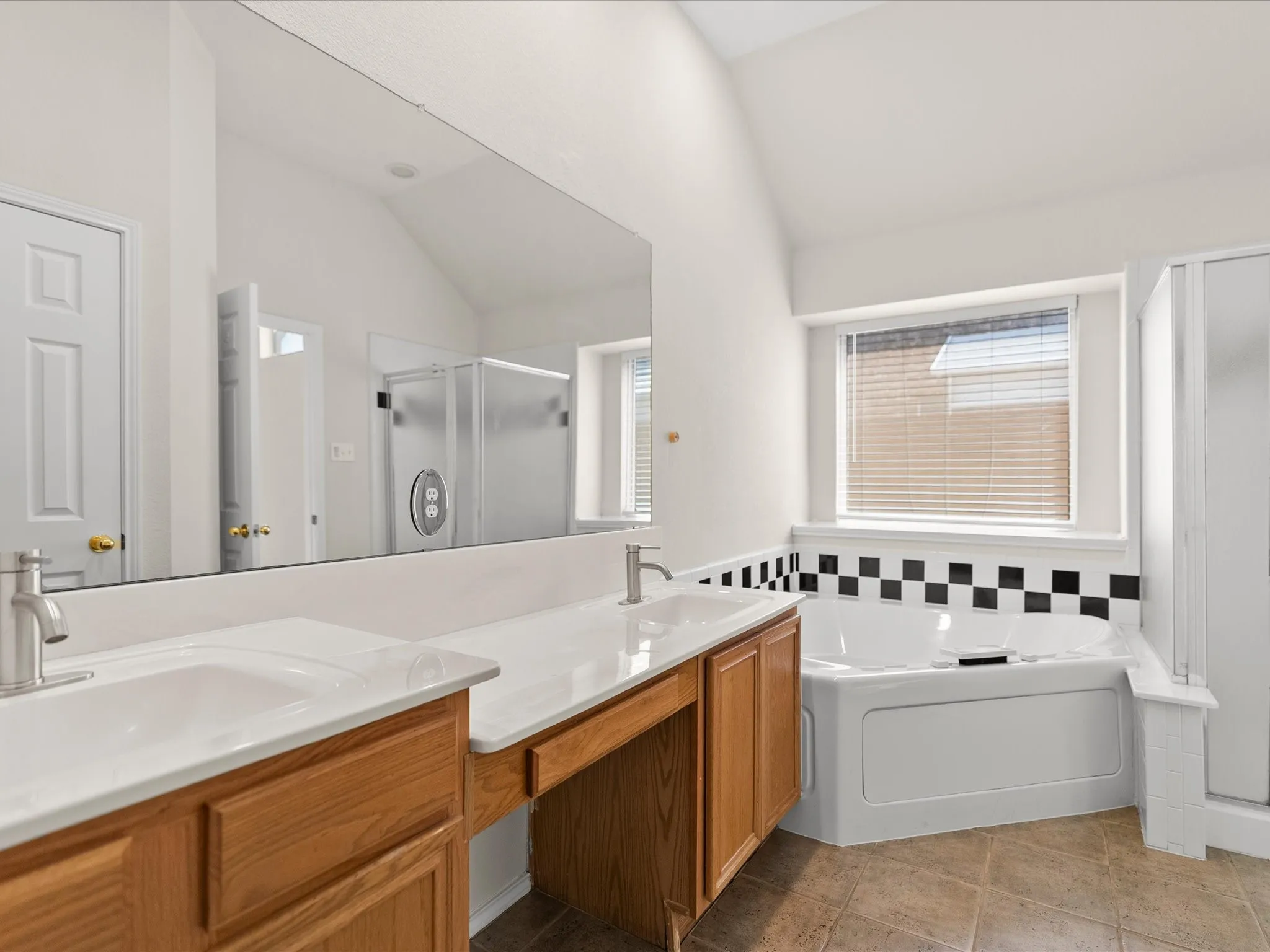Single Family Residence For Rent in Denton County , 1420 Hudspeth Drive, Carrollton, Texas 75010, 3 Bedroom, 2 Bathroom, 2 Garage spaces, 2,178 Sqft, built in 1999, mls#21401667, Real Estate Agent in Carrollton, Homes For Rent in Denton county, Homes For Rent in Carrollton, Realtor in Carrollton Texas, Real Estate Brokerage Independent Realty Texas, Luminita Cordes Realtor
