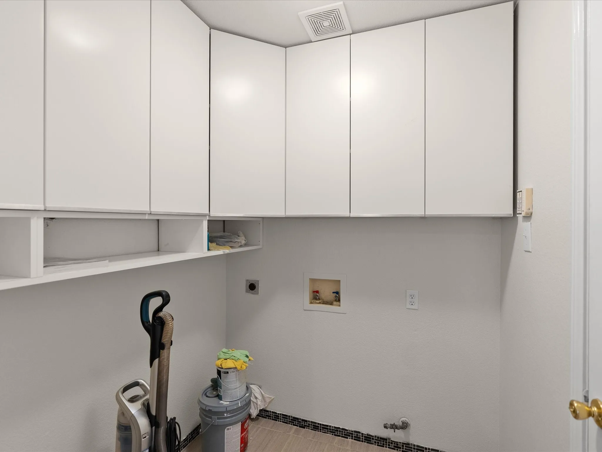 Single Family Residence For Rent in Denton County , 1420 Hudspeth Drive, Carrollton, Texas 75010, 3 Bedroom, 2 Bathroom, 2 Garage spaces, 2,178 Sqft, built in 1999, mls#21401667, Real Estate Agent in Carrollton, Homes For Rent in Denton county, Homes For Rent in Carrollton, Realtor in Carrollton Texas, Real Estate Brokerage Independent Realty Texas, Luminita Cordes Realtor